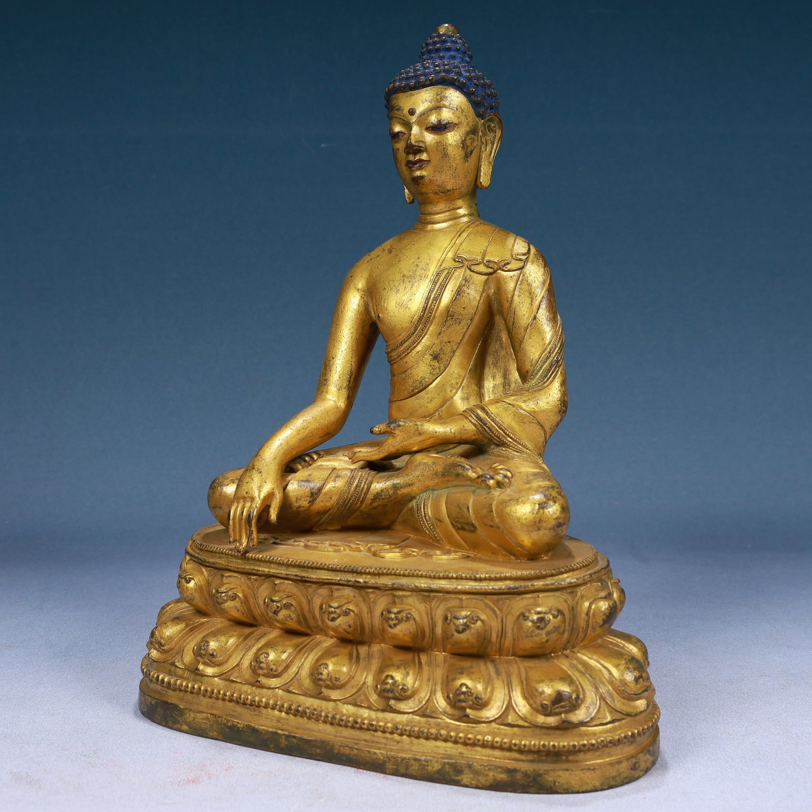 A Solemn Gilt Bronze Statue of Sakyamuni - 5