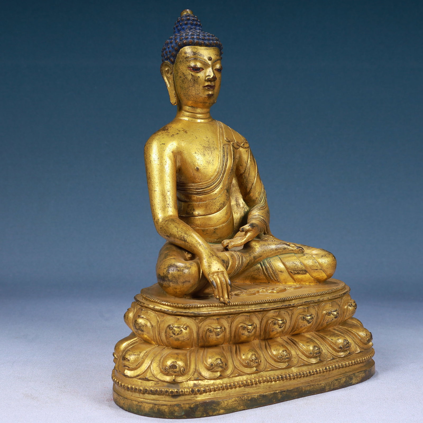 A Solemn Gilt Bronze Statue of Sakyamuni - 7
