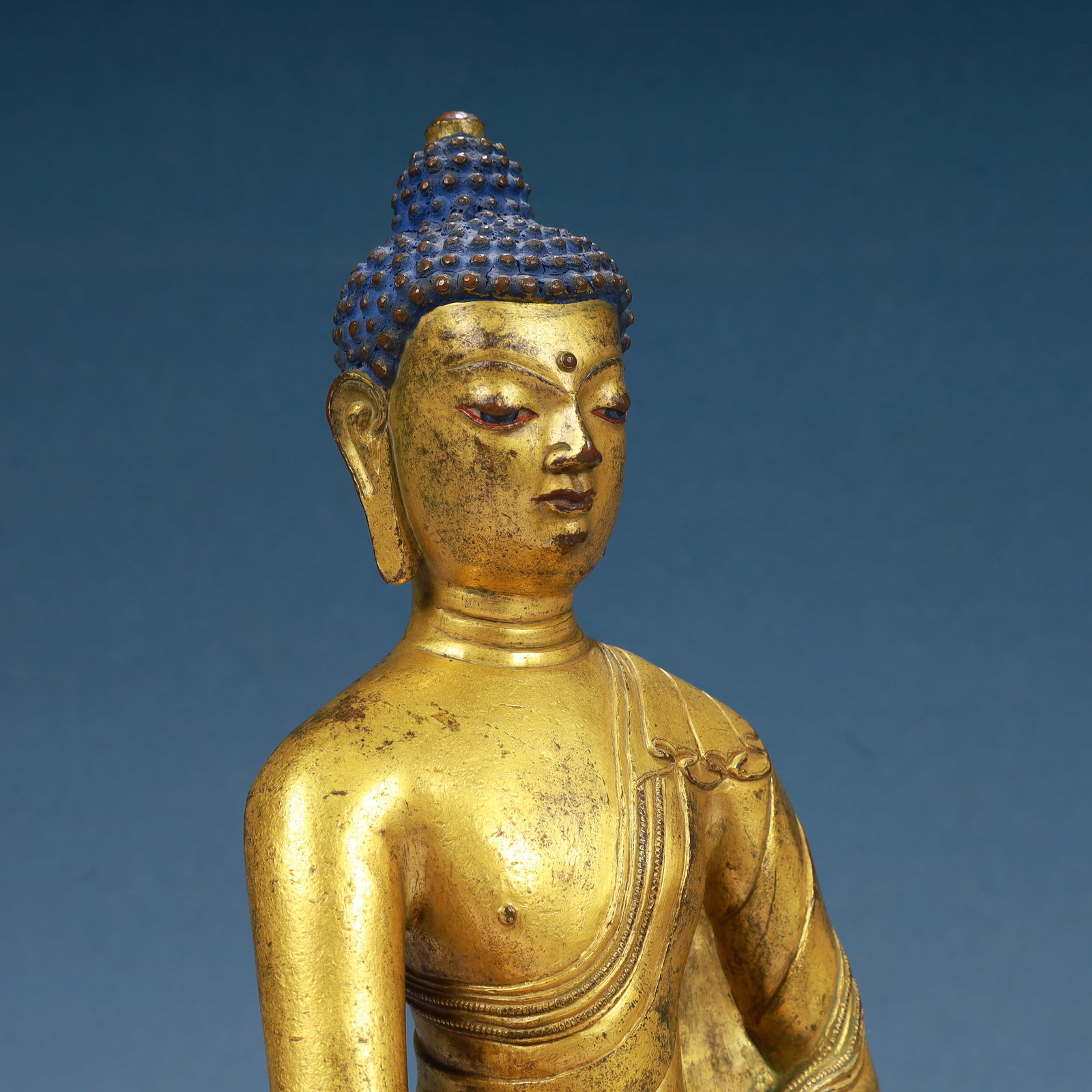 A Solemn Gilt Bronze Statue of Sakyamuni - 8