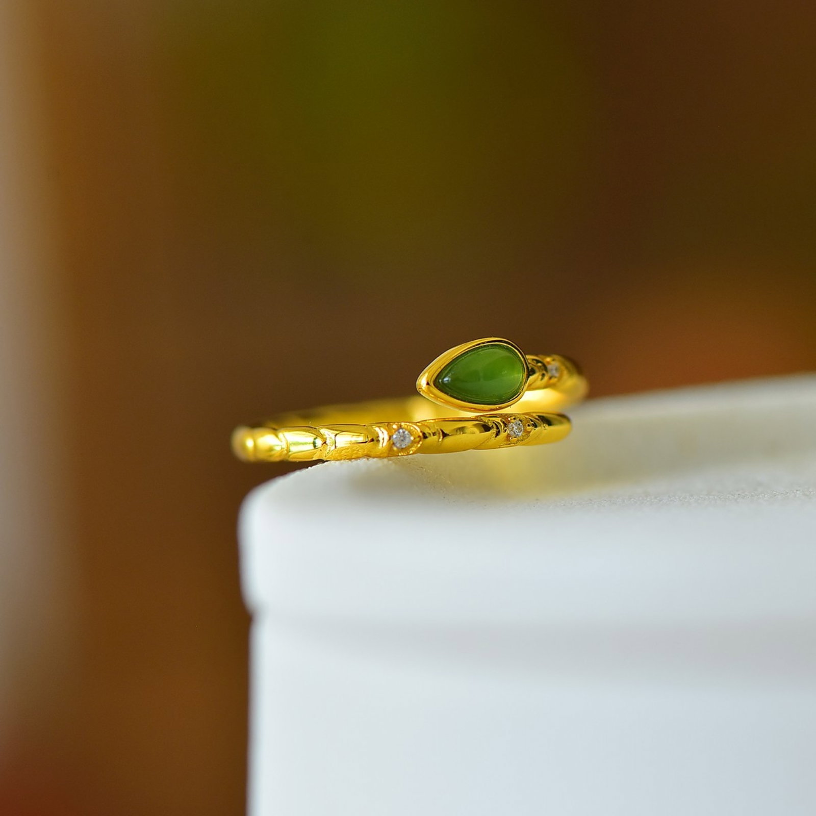 An Exquisite Sterling Silver-Gold Plated Inlaid Jasper Ring - 4