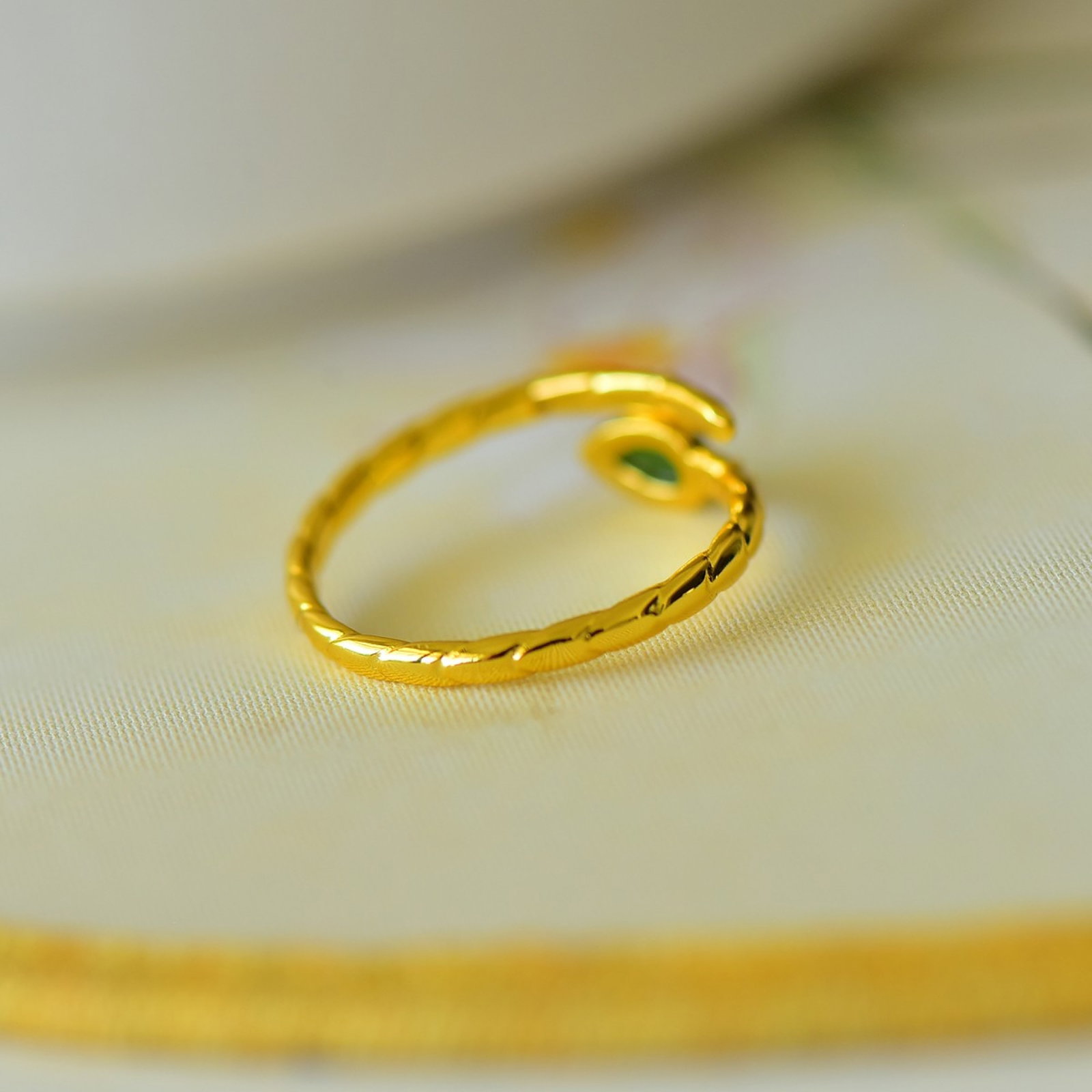 An Exquisite Sterling Silver-Gold Plated Inlaid Jasper Ring - 5