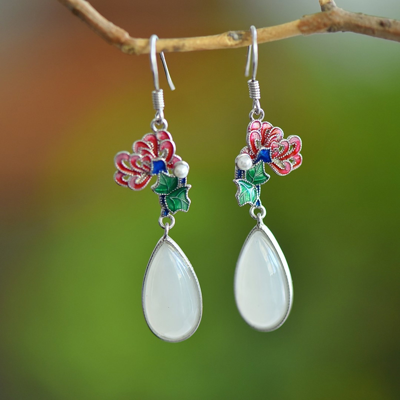 A Pair of Exquisite Sterling Silver Inlaid White Jade Earrings: Estimated Value:200-400 A Pair of Exquisite Sterling Silver Inlaid White Jade Earrings,Size:8mmx16mm 一对纯银镶白玉耳环