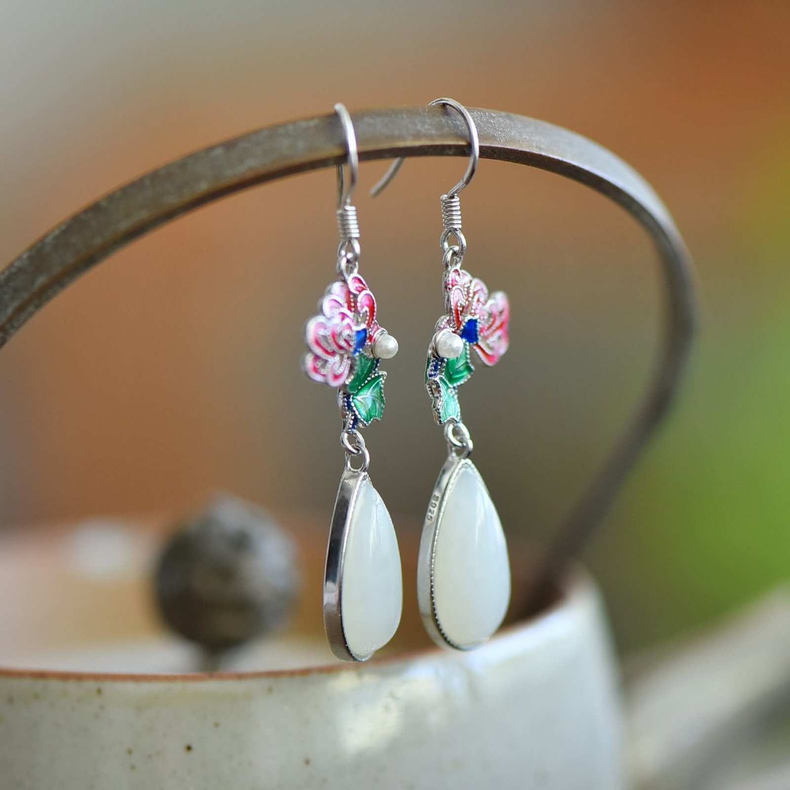 A Pair of Exquisite Sterling Silver Inlaid White Jade Earrings - 2