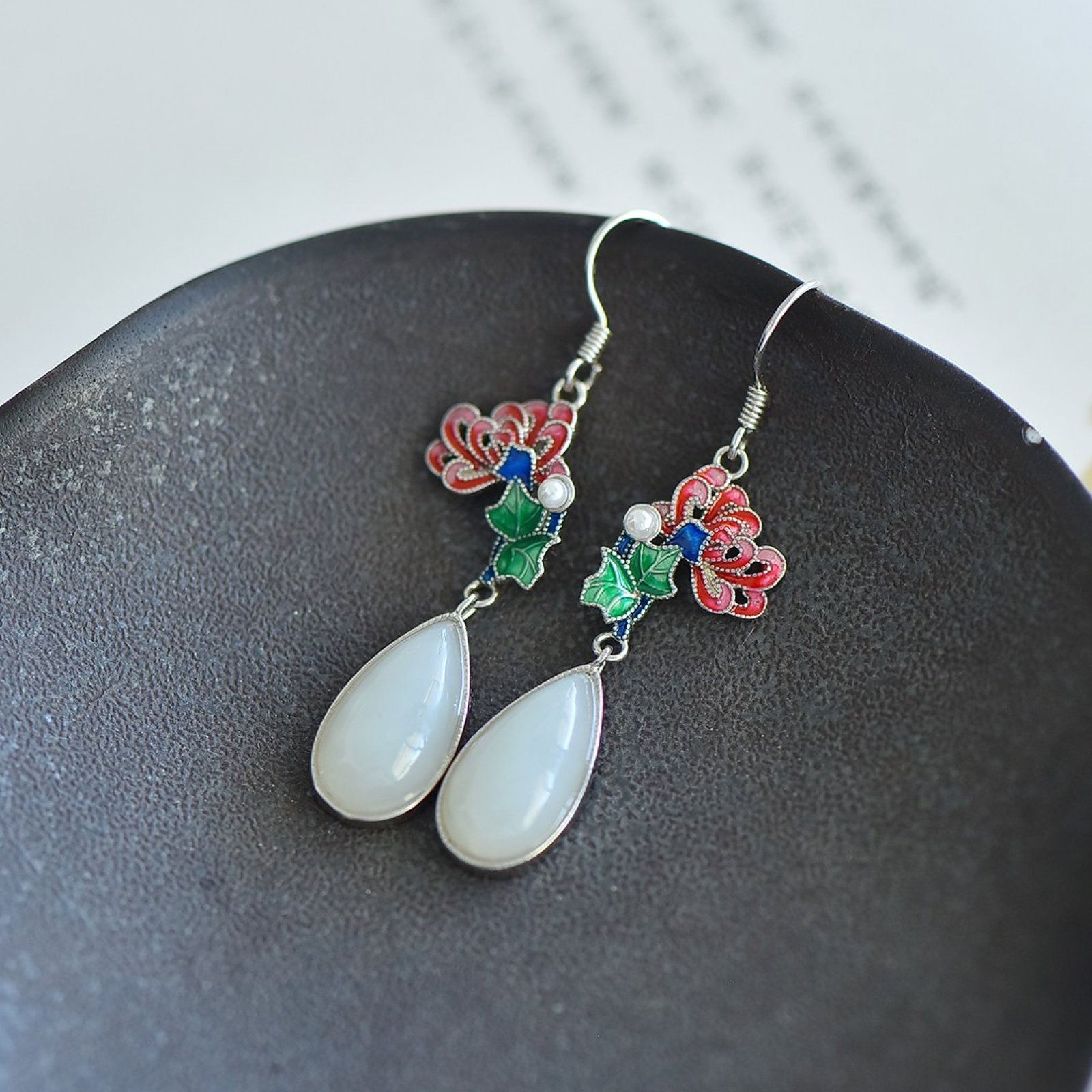 A Pair of Exquisite Sterling Silver Inlaid White Jade Earrings - 3