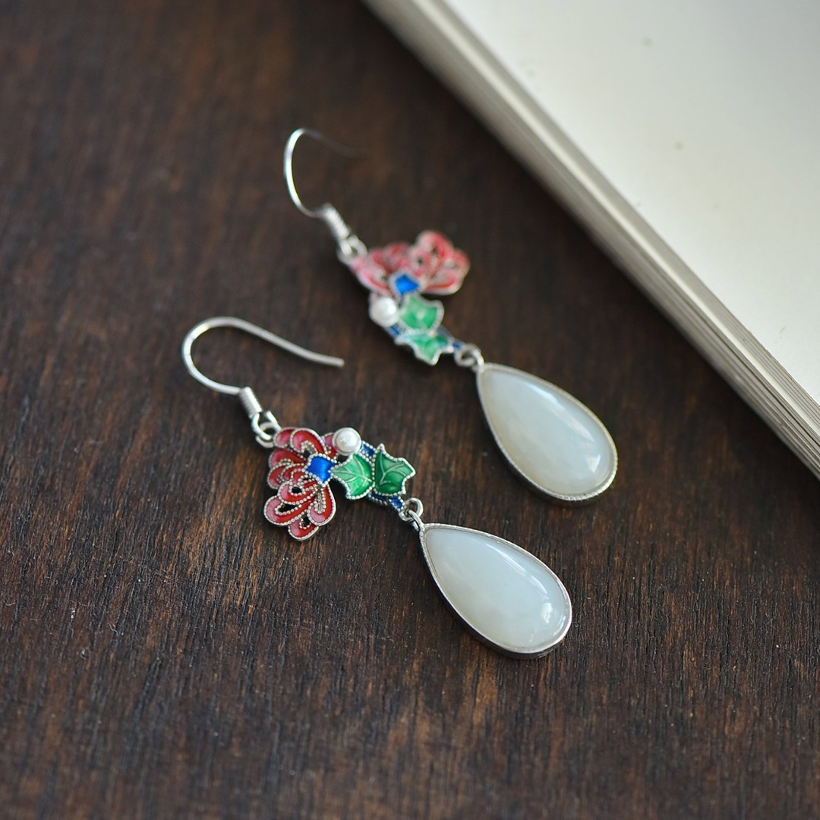 A Pair of Exquisite Sterling Silver Inlaid White Jade Earrings - 4
