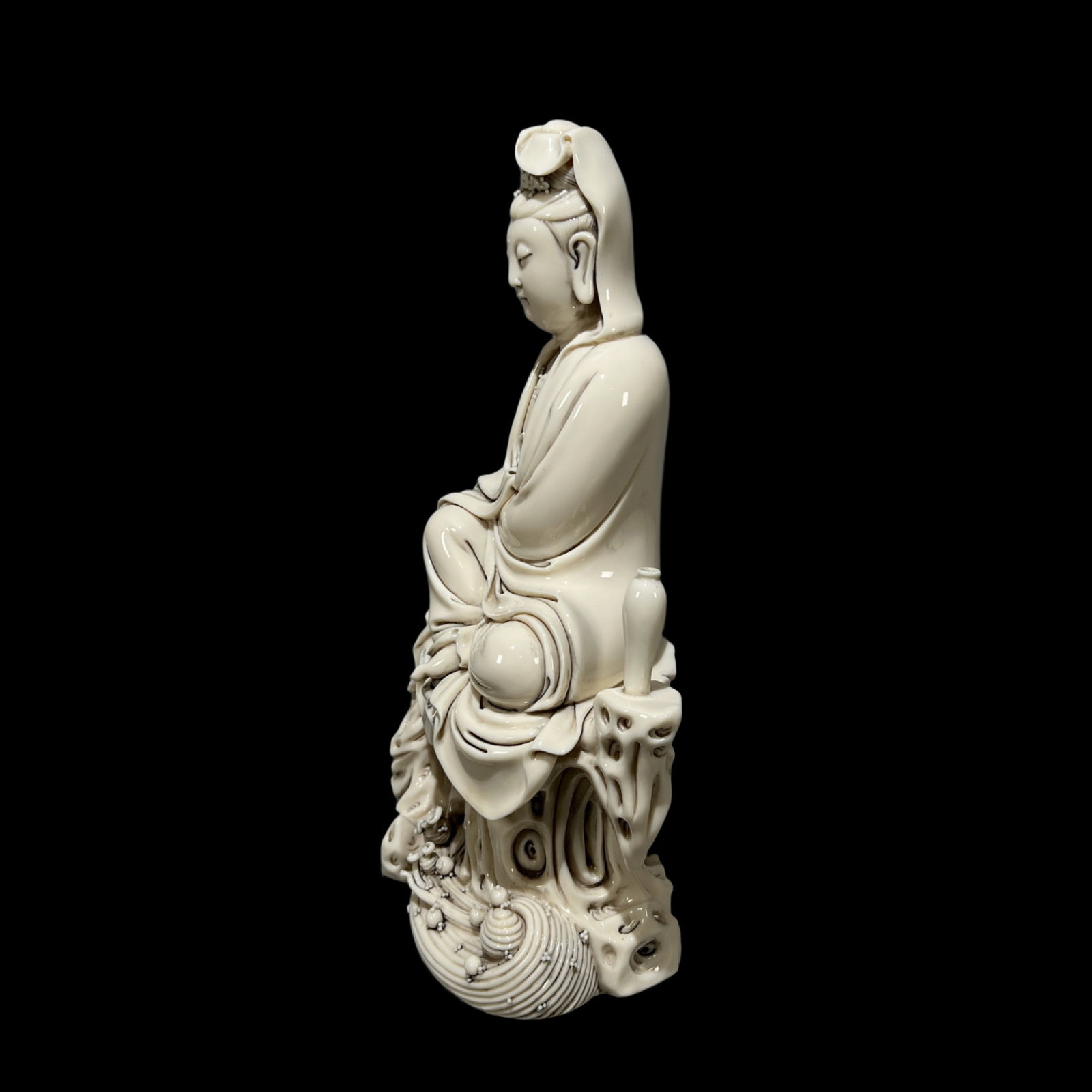 A Solemn Blance-De-Chine Statue of Avalokitesvara - 4
