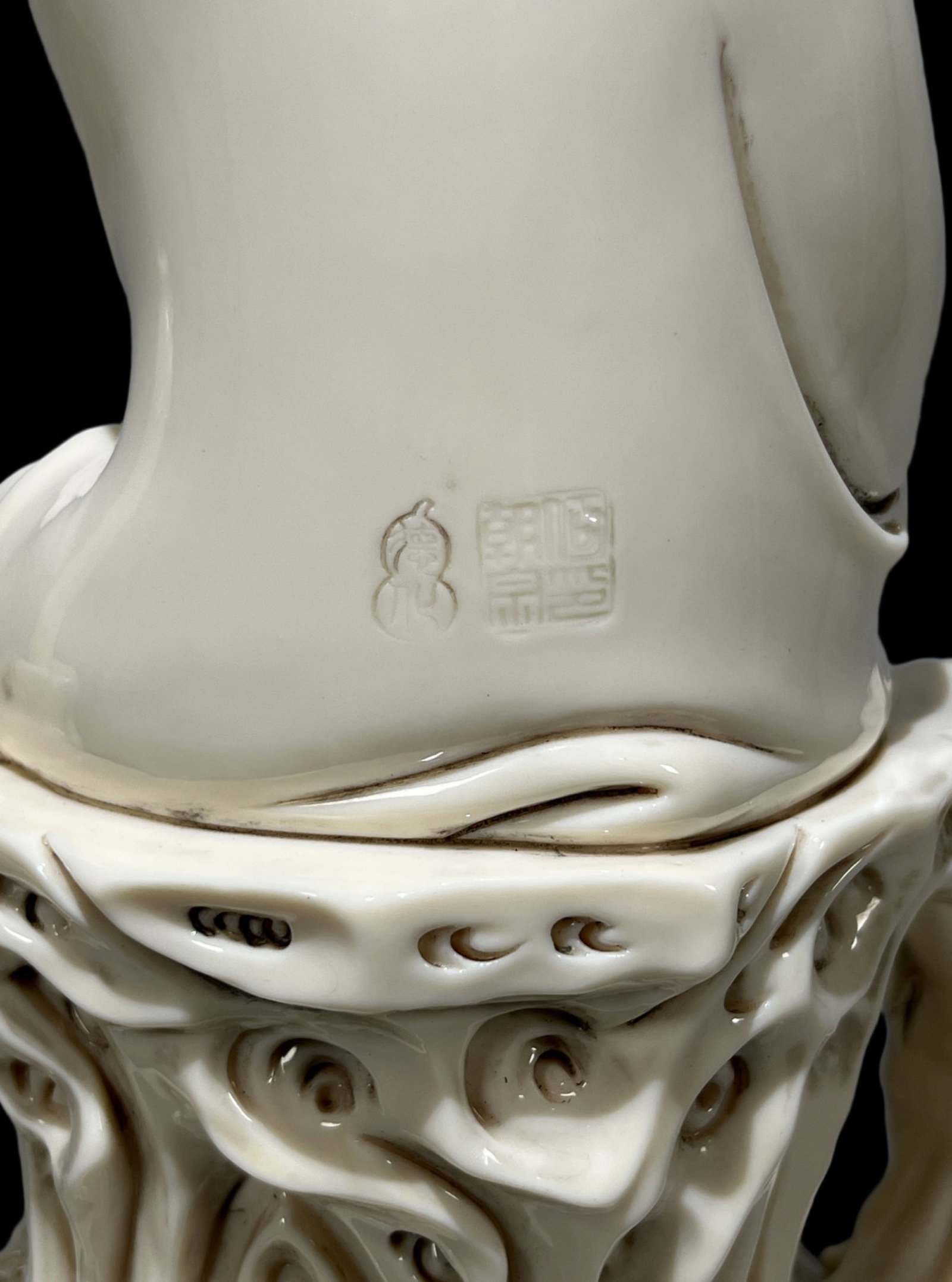 A Solemn Blance-De-Chine Statue of Avalokitesvara - 6