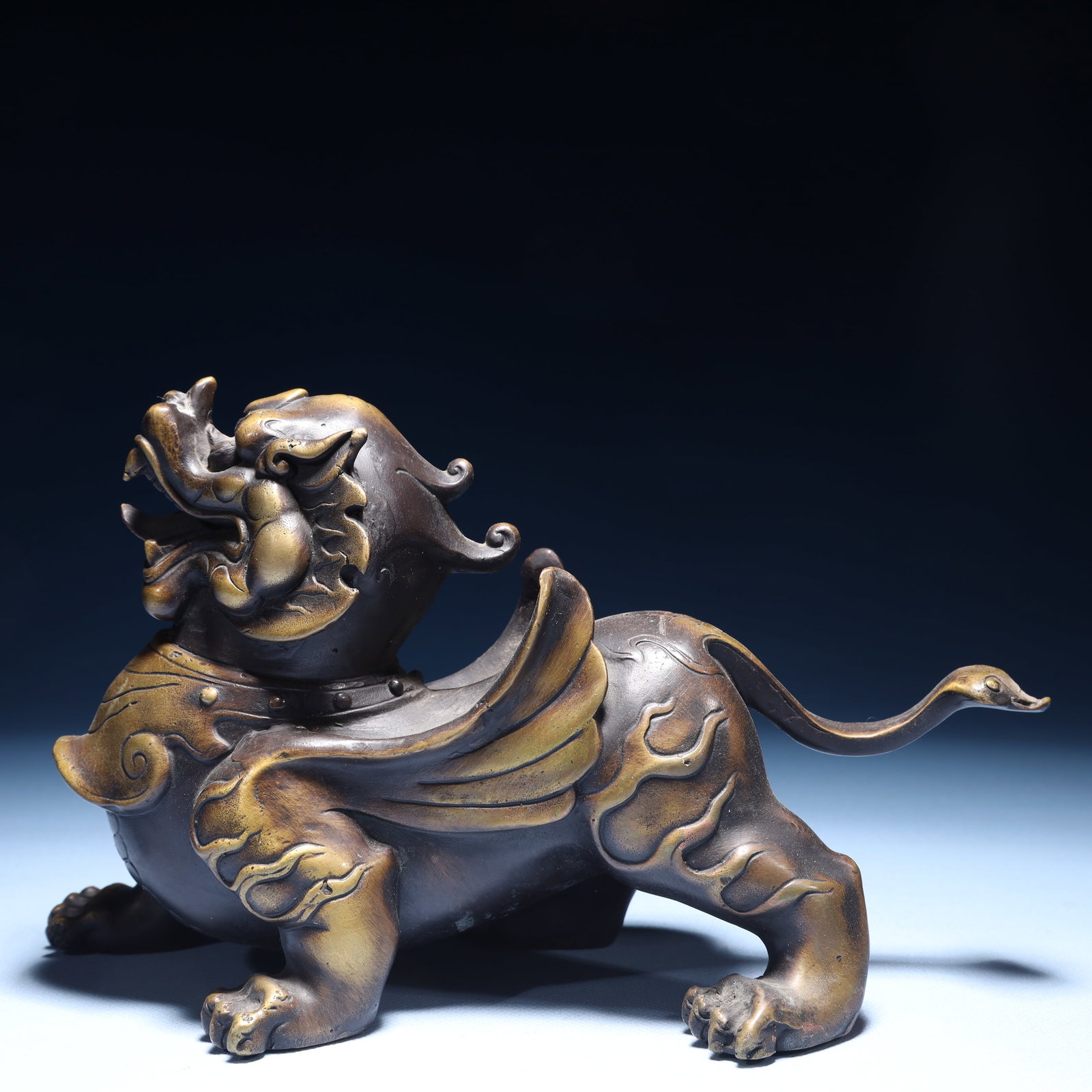 A Pair of Exquisite Bronze Wealth-Attracting Creature Ornaments - 11