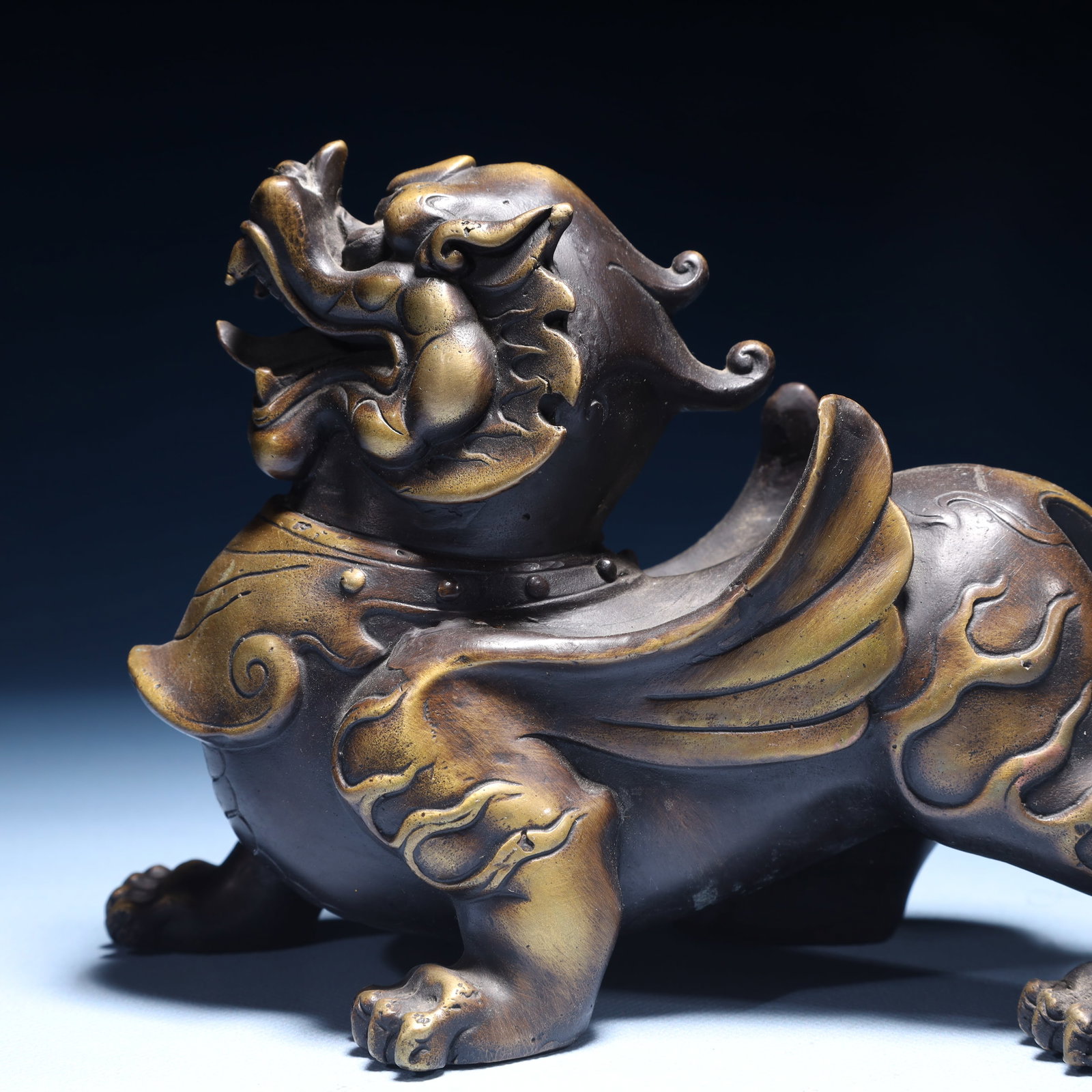A Pair of Exquisite Bronze Wealth-Attracting Creature Ornaments - 12