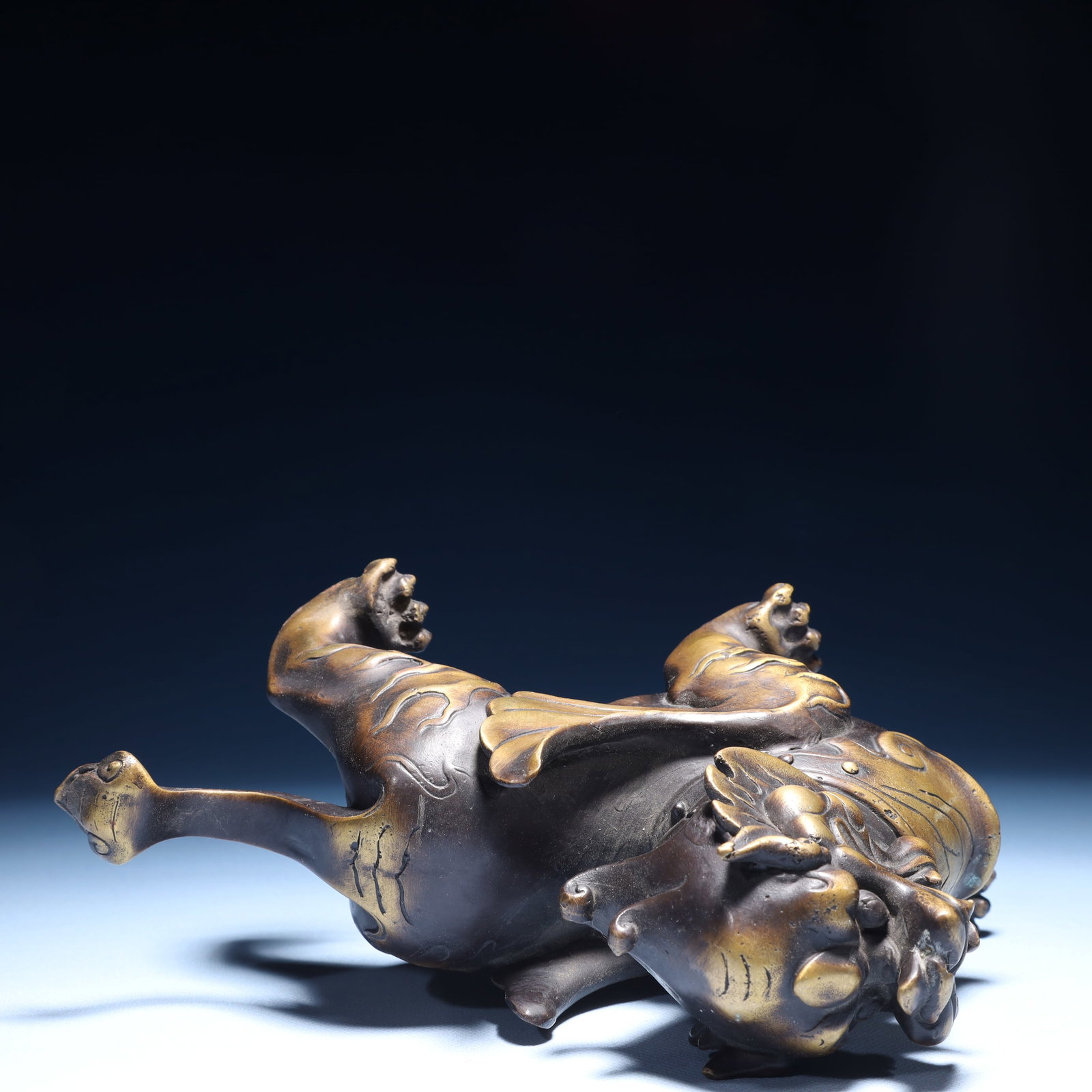 A Pair of Exquisite Bronze Wealth-Attracting Creature Ornaments - 19