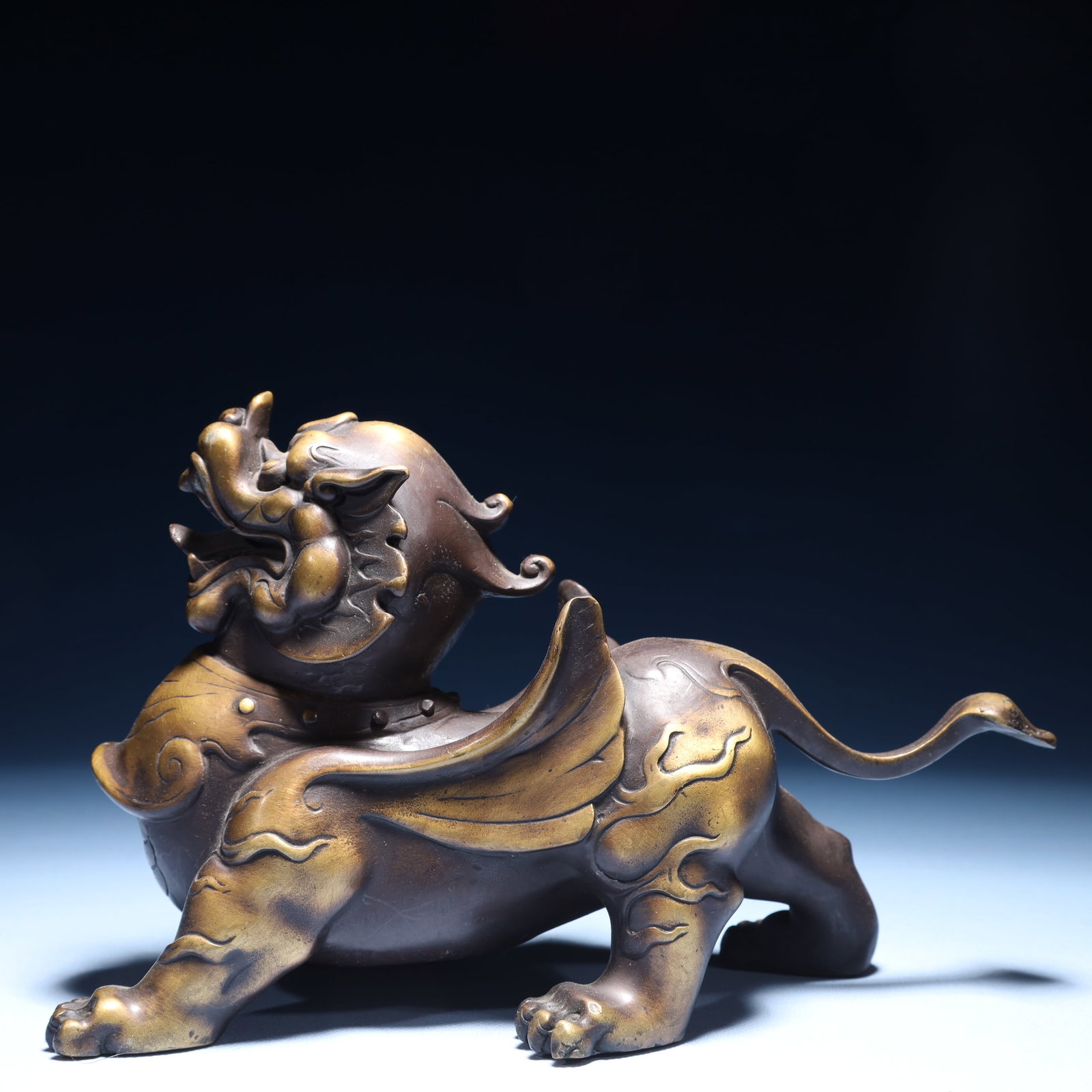 A Pair of Exquisite Bronze Wealth-Attracting Creature Ornaments - 3