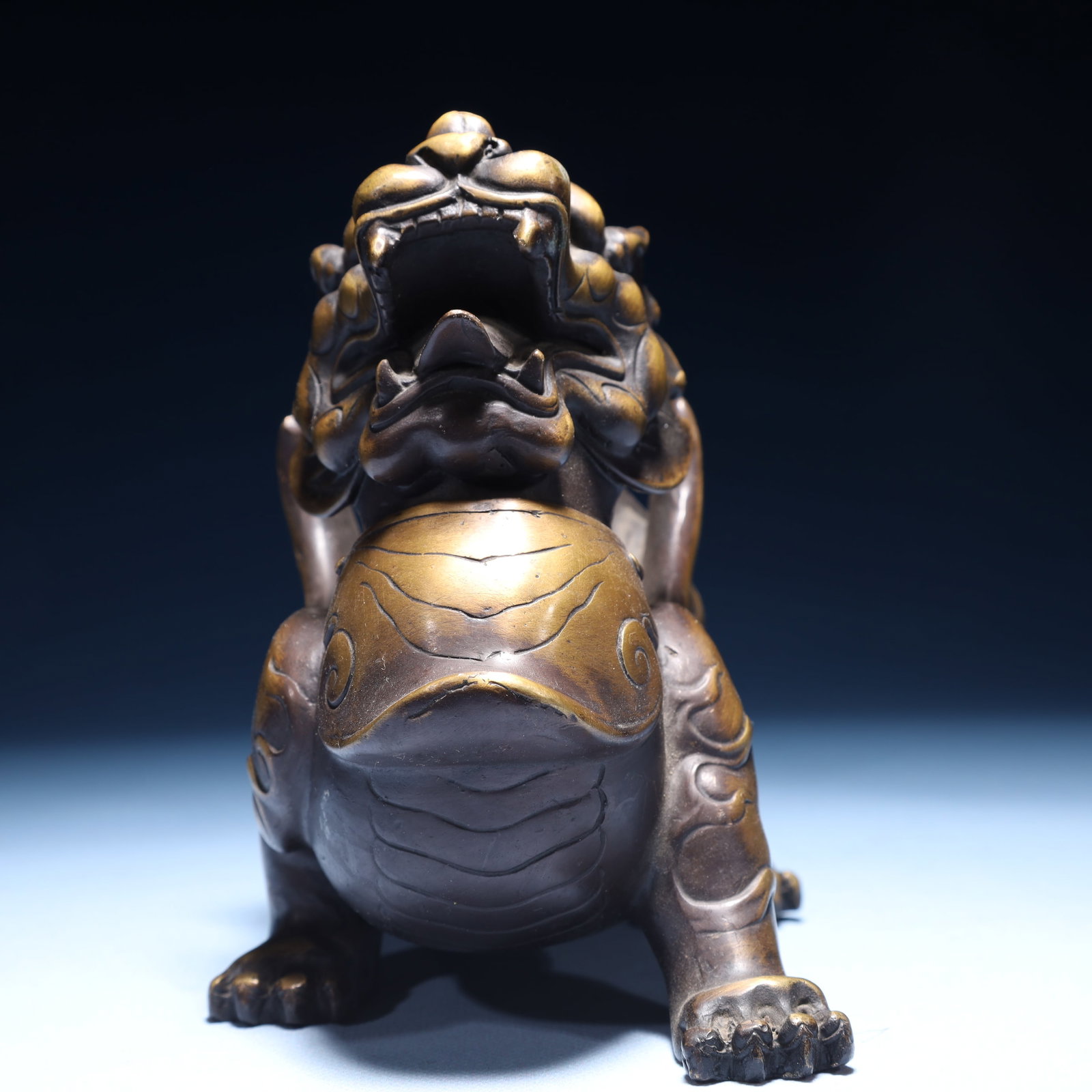 A Pair of Exquisite Bronze Wealth-Attracting Creature Ornaments - 4