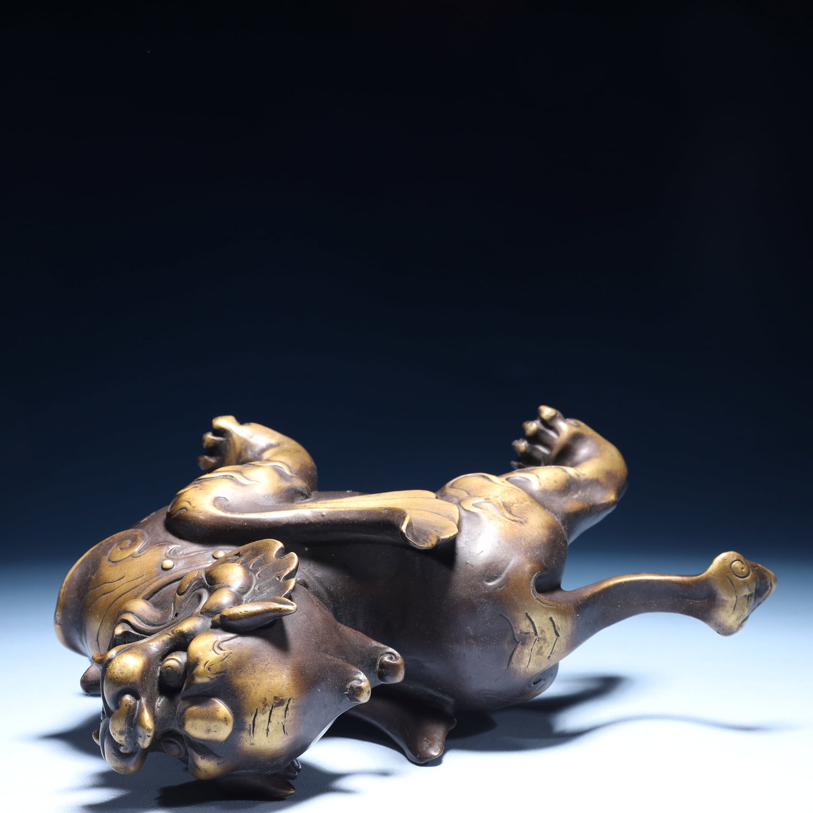 A Pair of Exquisite Bronze Wealth-Attracting Creature Ornaments - 8