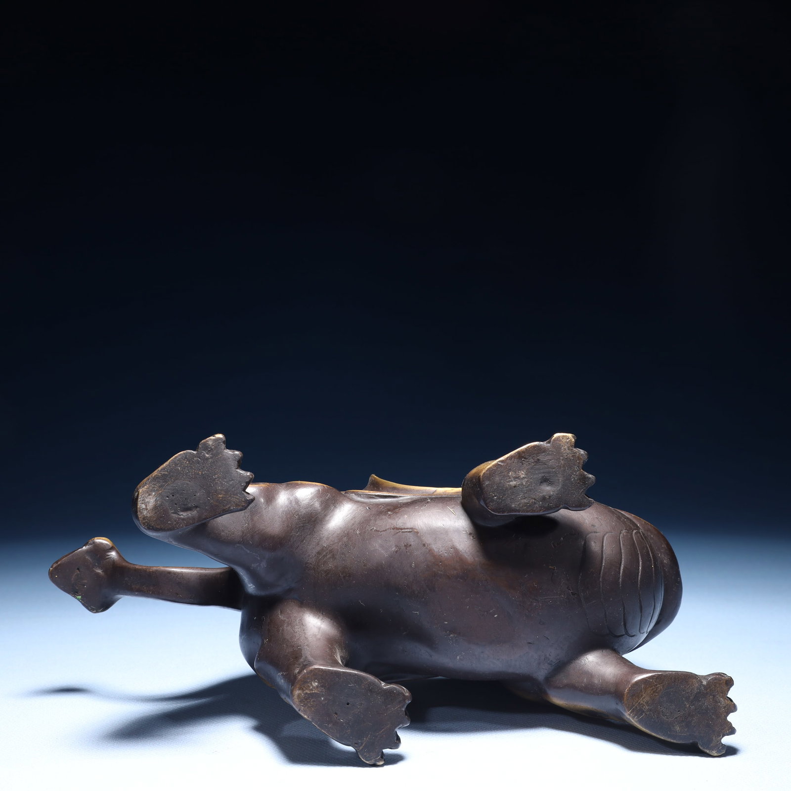 A Pair of Exquisite Bronze Wealth-Attracting Creature Ornaments - 9