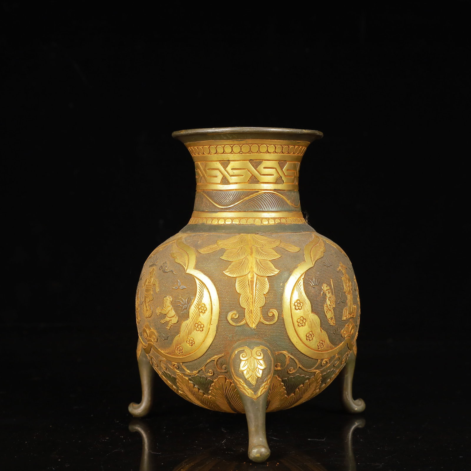 An Exquisite Gilt Silver Figure and Story Pattern Tripod Censer - 2