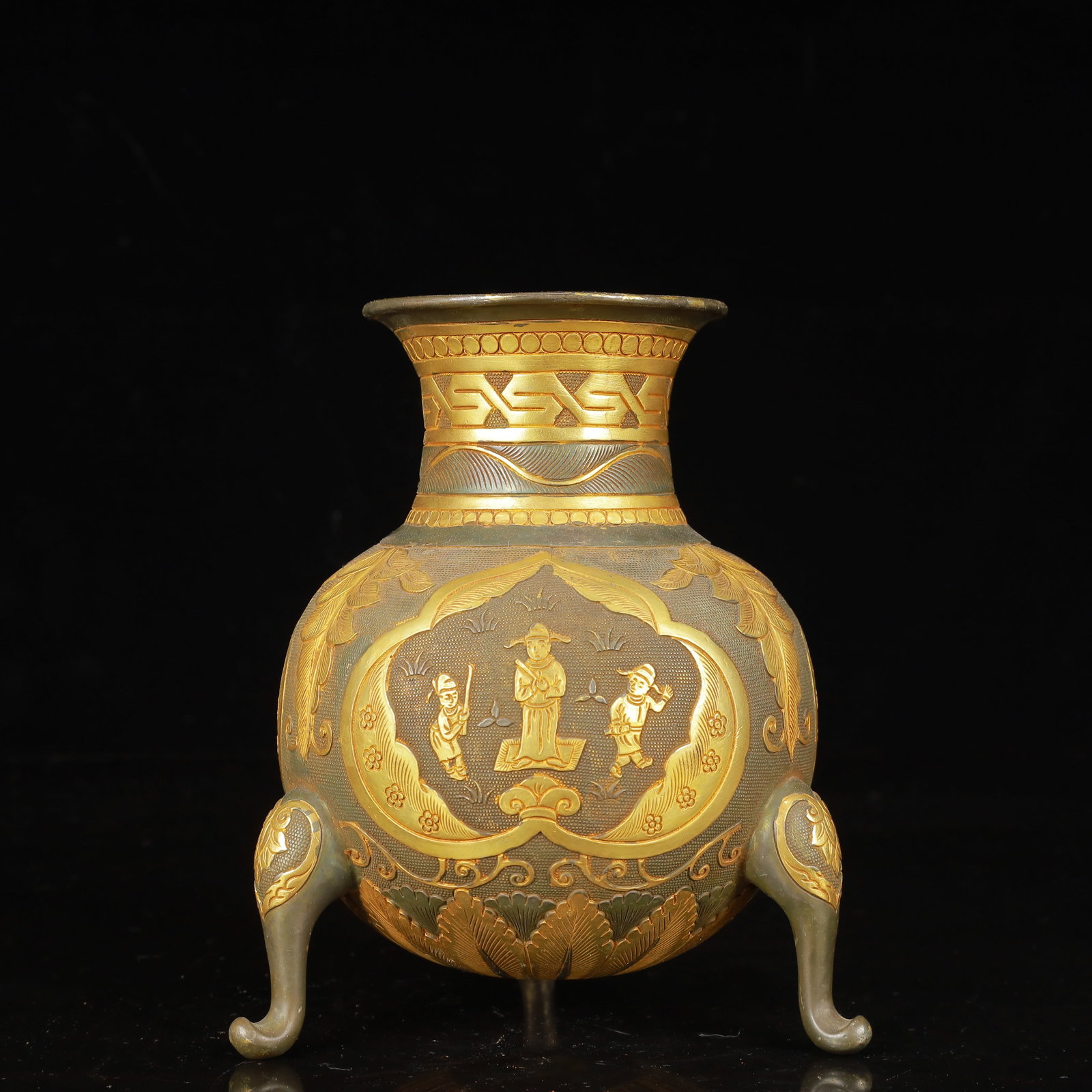 An Exquisite Gilt Silver Figure and Story Pattern Tripod Censer - 3