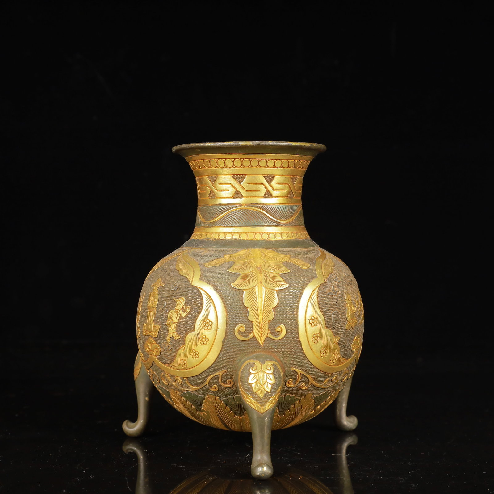 An Exquisite Gilt Silver Figure and Story Pattern Tripod Censer - 4