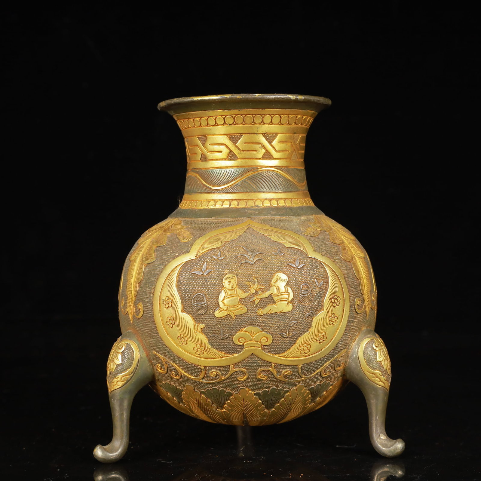 An Exquisite Gilt Silver Figure and Story Pattern Tripod Censer - 5