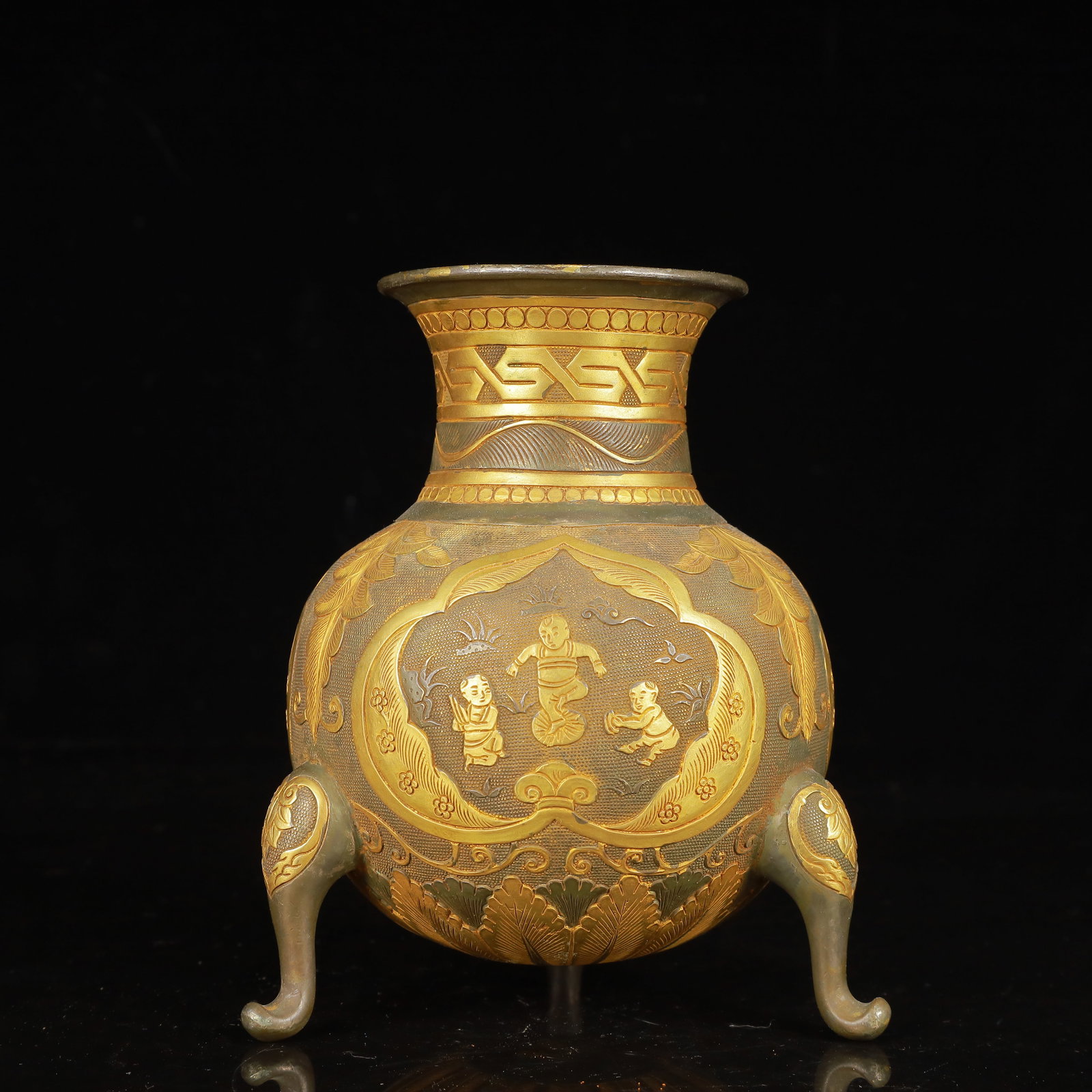 An Exquisite Gilt Silver Figure and Story Pattern Tripod Censer - 7