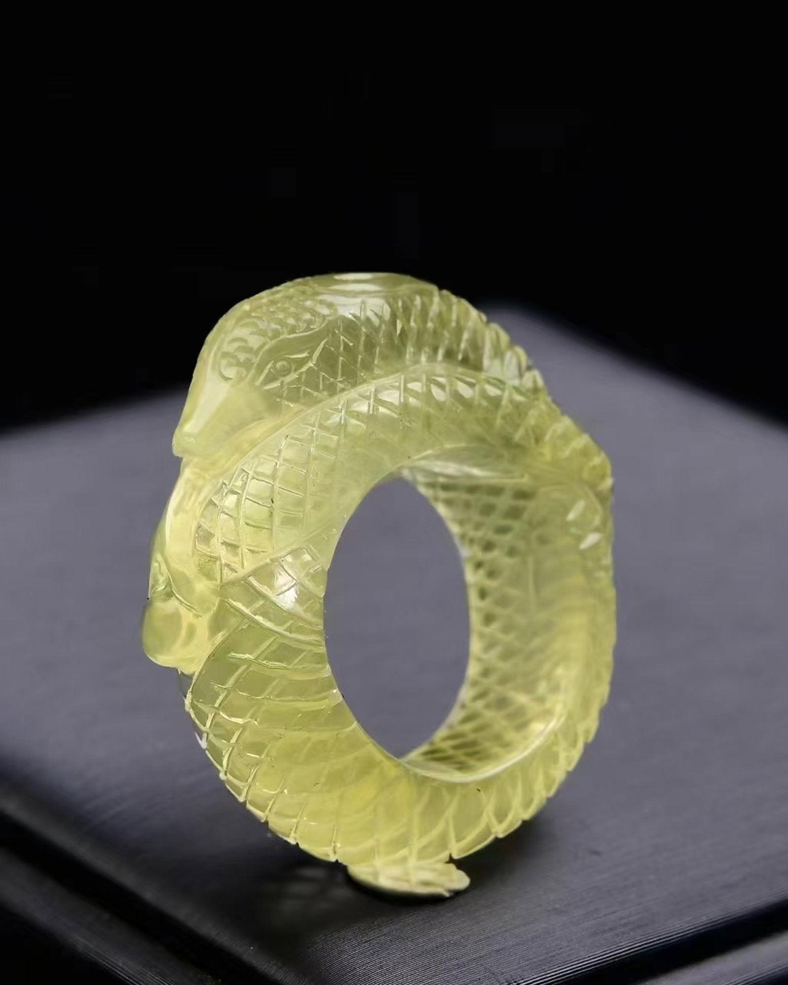 An Exquisite Crystal Snake-Shaped Fingerstall: Estimated Value:1000-2000 An Exquisite Crystal Snake-Shaped Fingerstall,Size:20mmx14mmx7mm,Weight:18g 寓意事事如意,康乐吉祥,平安