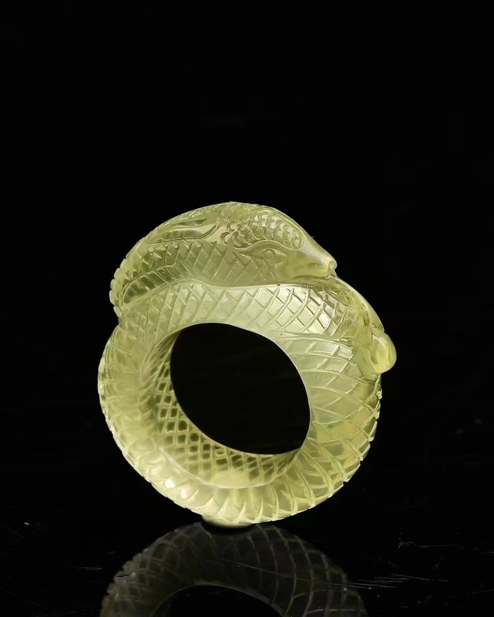 An Exquisite Crystal Snake-Shaped Fingerstall - 3