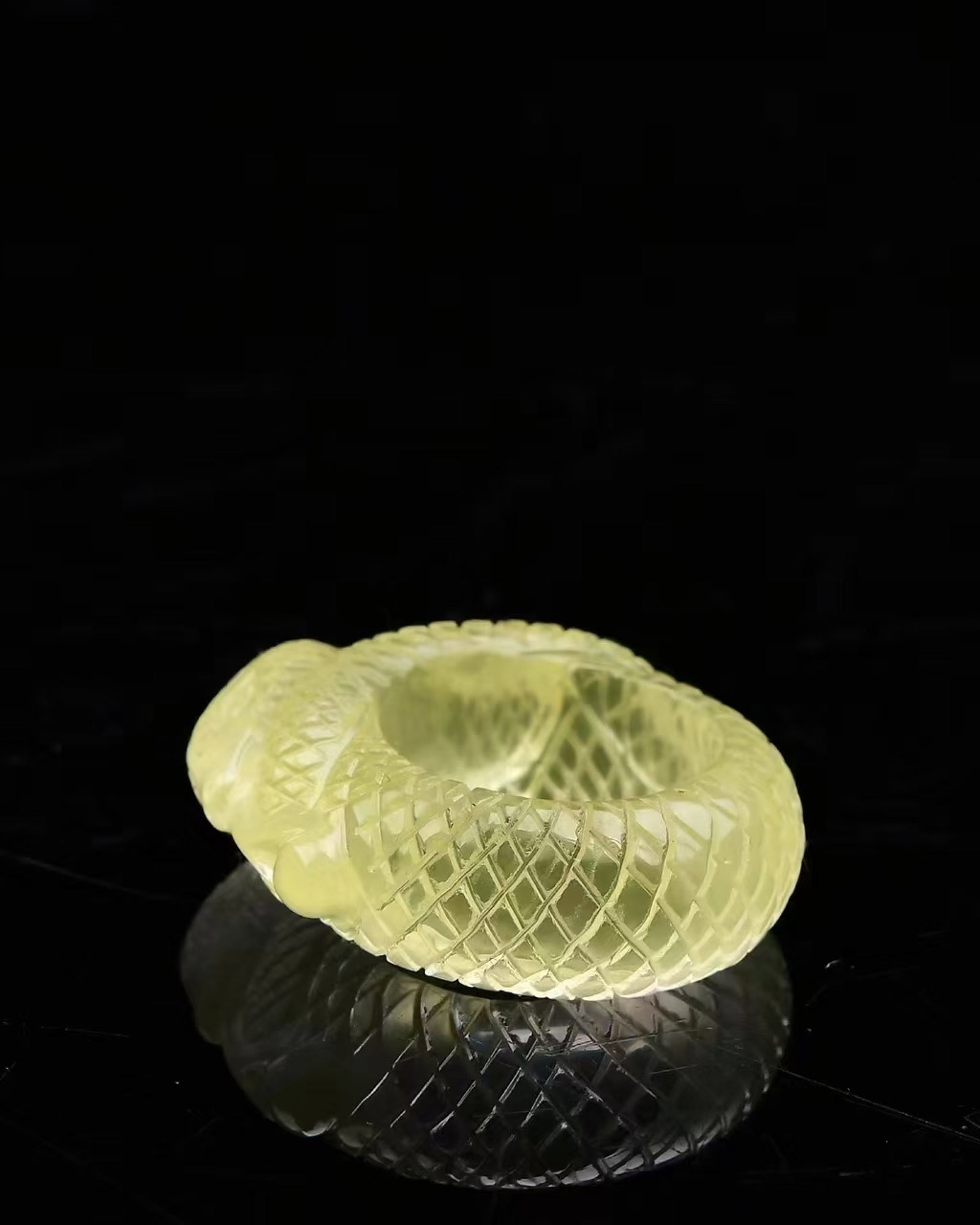 An Exquisite Crystal Snake-Shaped Fingerstall - 4