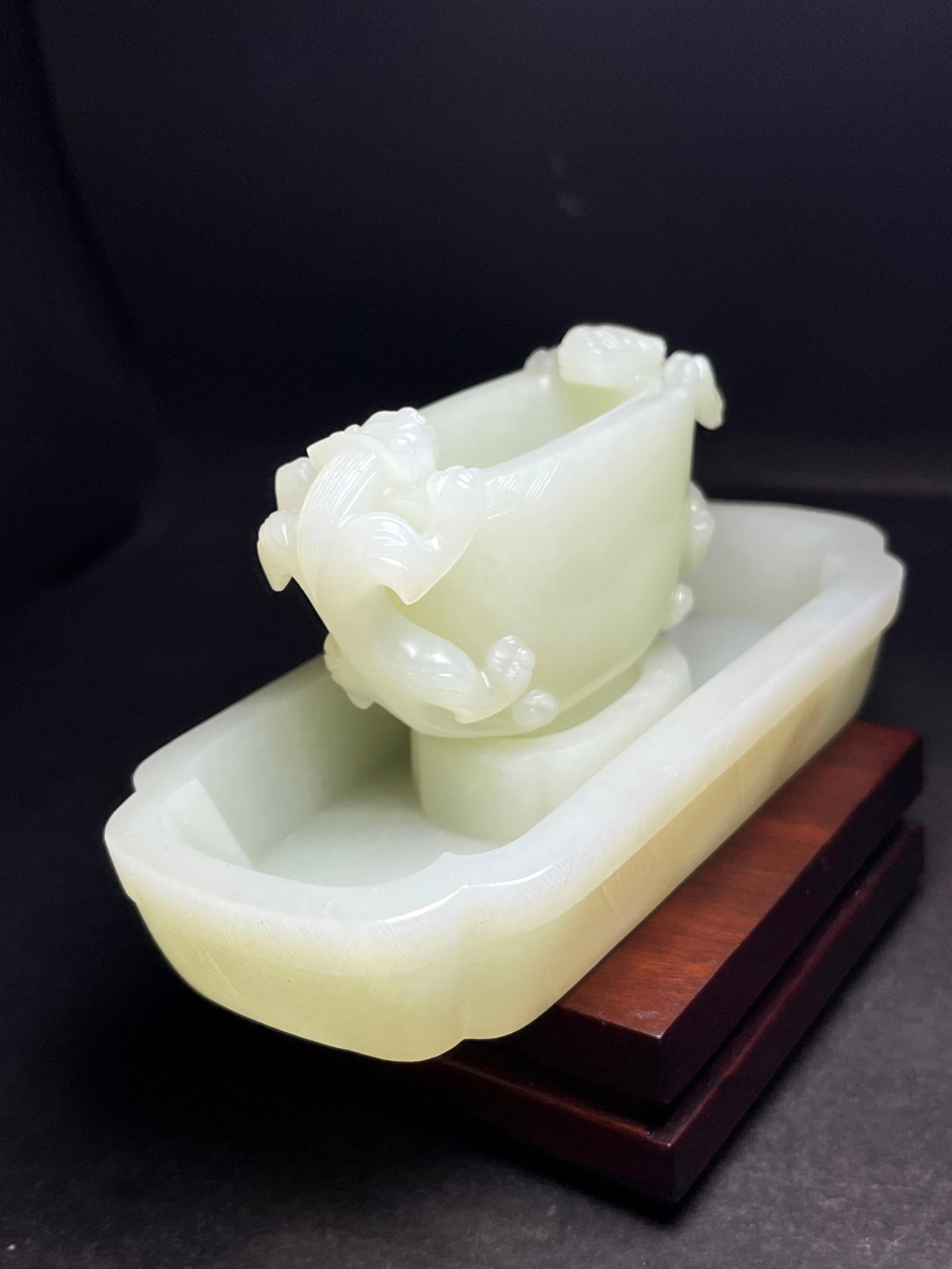 An Exquisite White Jade Chi-Dragon-Ears Cup,With Tray - 2