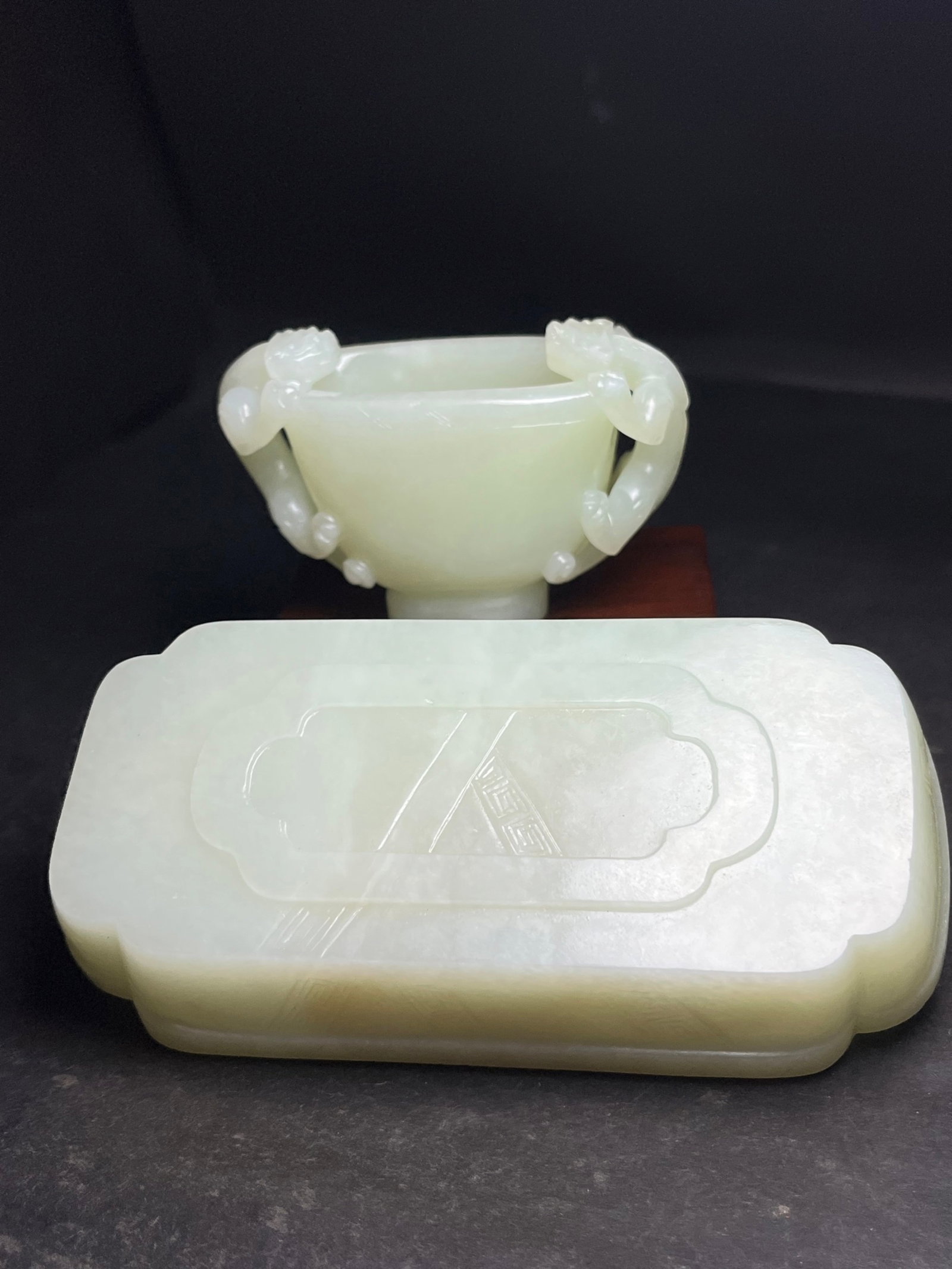 An Exquisite White Jade Chi-Dragon-Ears Cup,With Tray - 7