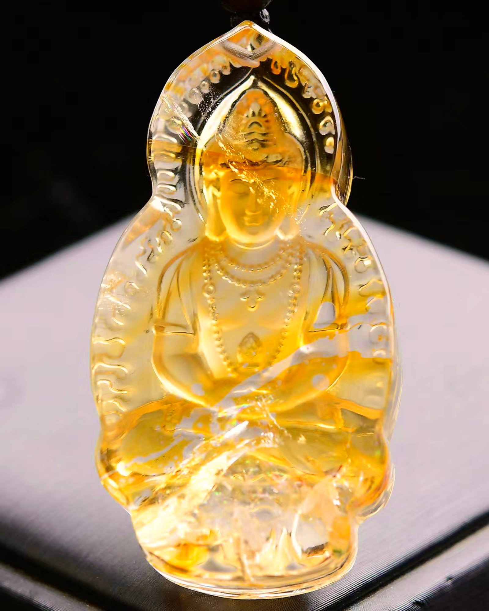 An Exquisite Crystal Statue of Mah¨¡vairocana Pattern Pendant - 2