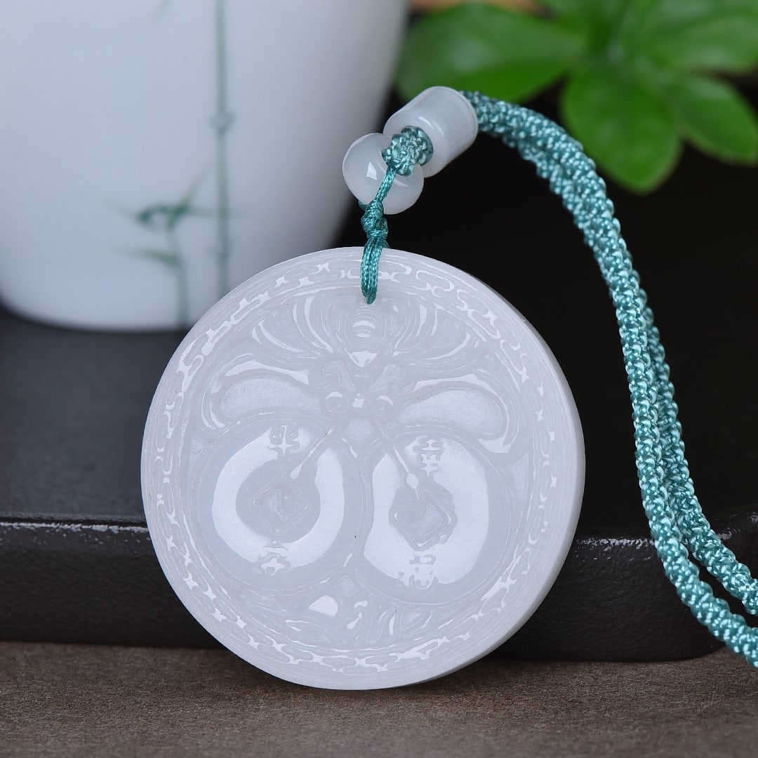 An Exquisite White Jade Pendant - 3