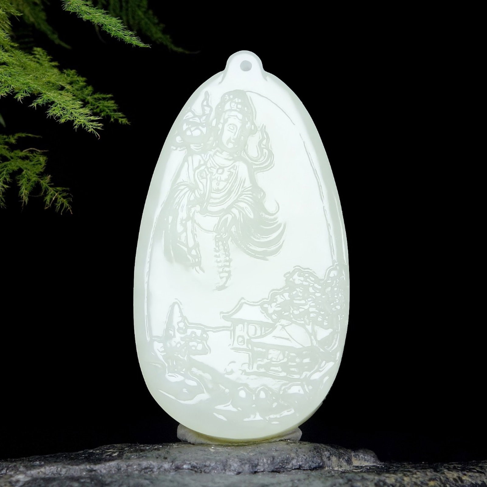 An Exquisite White Jade Statue of Avalokitesvara Pendant: Estimated Value:680-1360 An Exquisite White Jade Statue of Avalokitesvara Pendant,Size:50mmx27mmx8mm 白玉观音像挂件