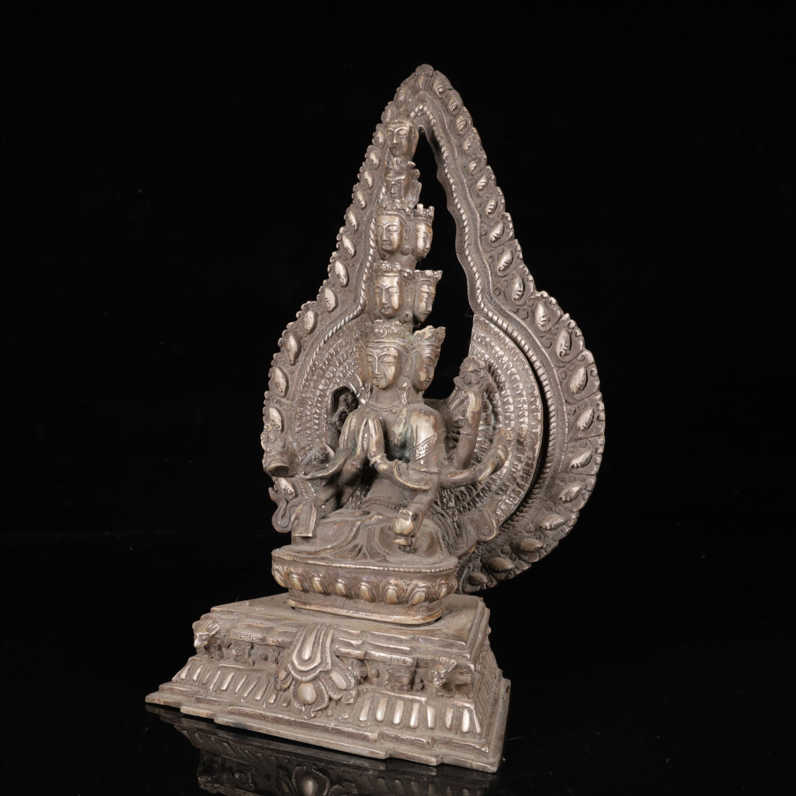 An Exquisite Silver-Plated Bronze Statue of Eleven-Headed Buddha Statue - 4