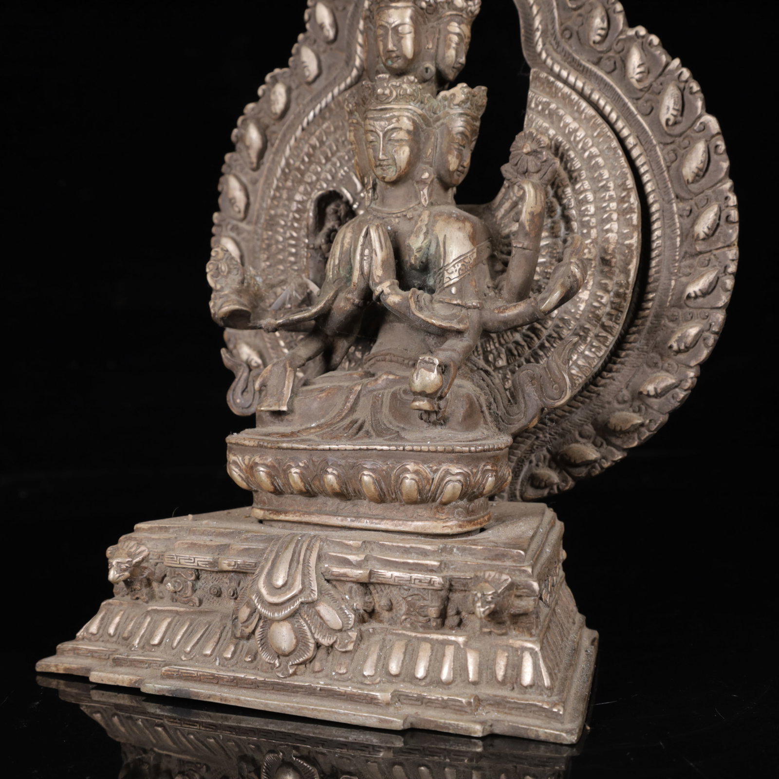 An Exquisite Silver-Plated Bronze Statue of Eleven-Headed Buddha Statue - 6