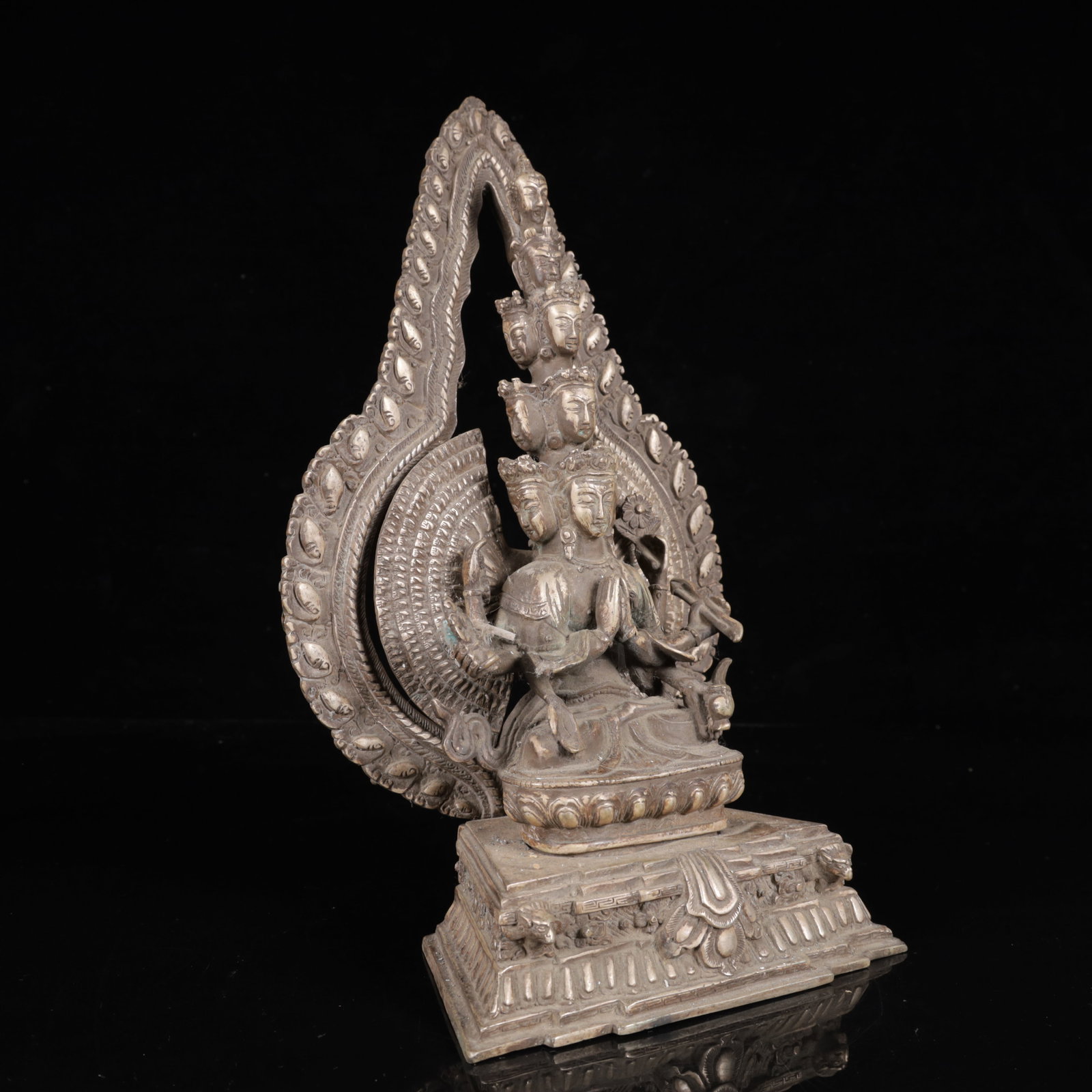 An Exquisite Silver-Plated Bronze Statue of Eleven-Headed Buddha Statue - 7