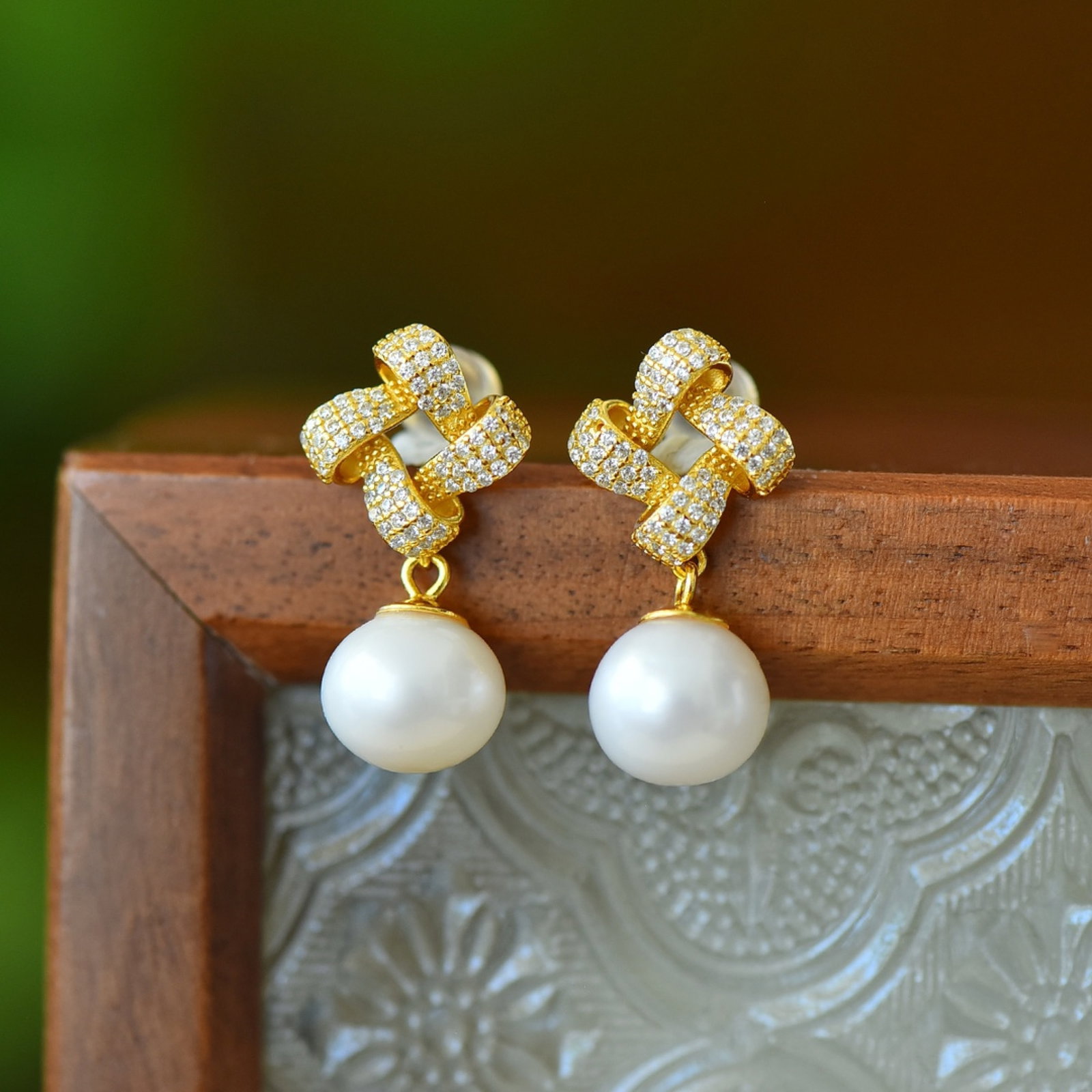 A Pair of Exquisite Sterling Silver-Gold Plated Inlaid Pearls Earrings,Inlaid Gems - 2