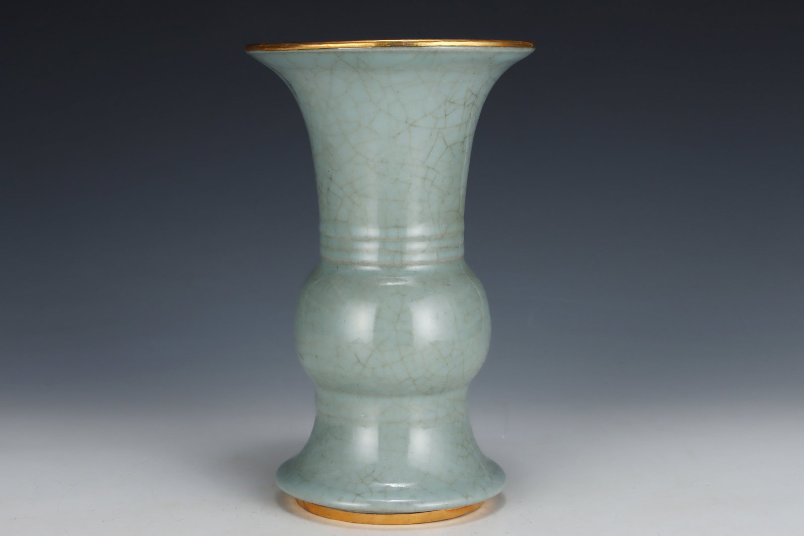 An Exquisite Guan yao Cover with Gold Flower Pattern Vase,Inlaid Gems - 2