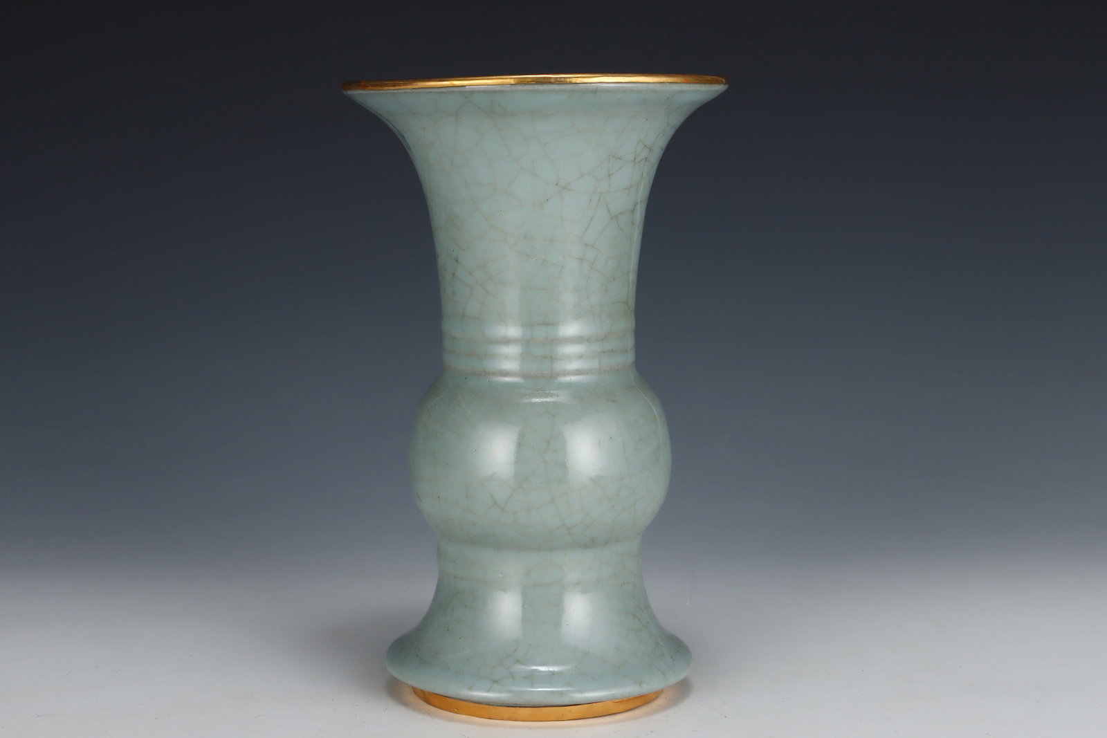An Exquisite Guan yao Cover with Gold Flower Pattern Vase,Inlaid Gems - 3