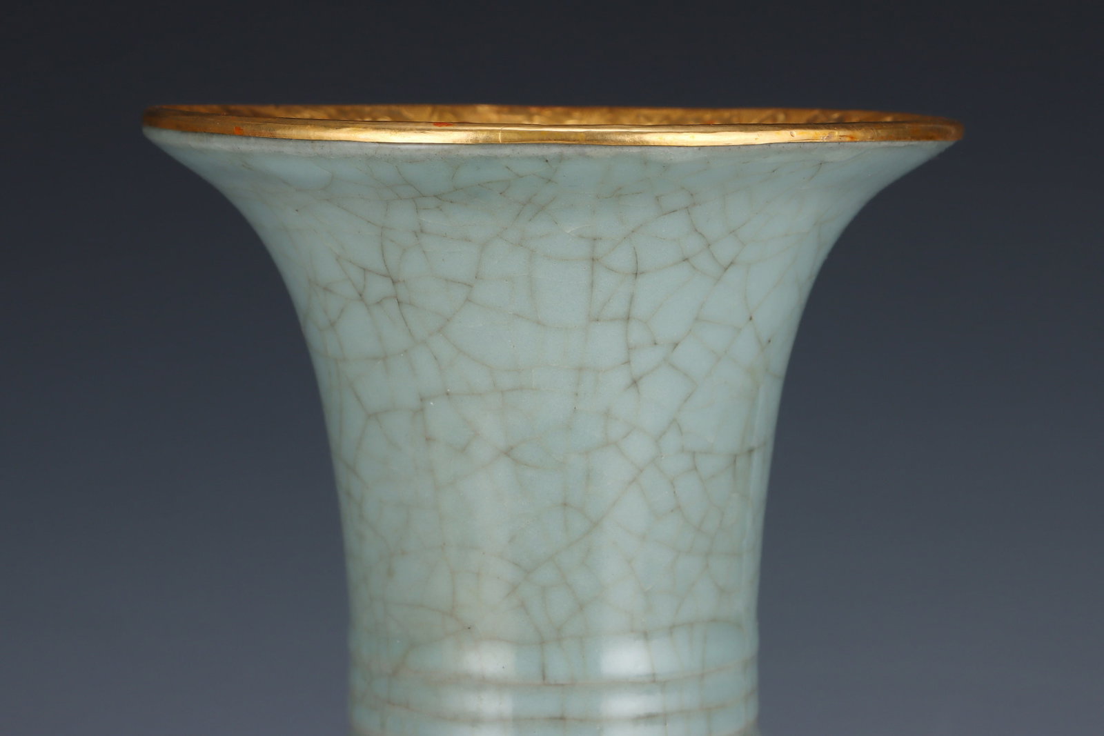 An Exquisite Guan yao Cover with Gold Flower Pattern Vase,Inlaid Gems - 4