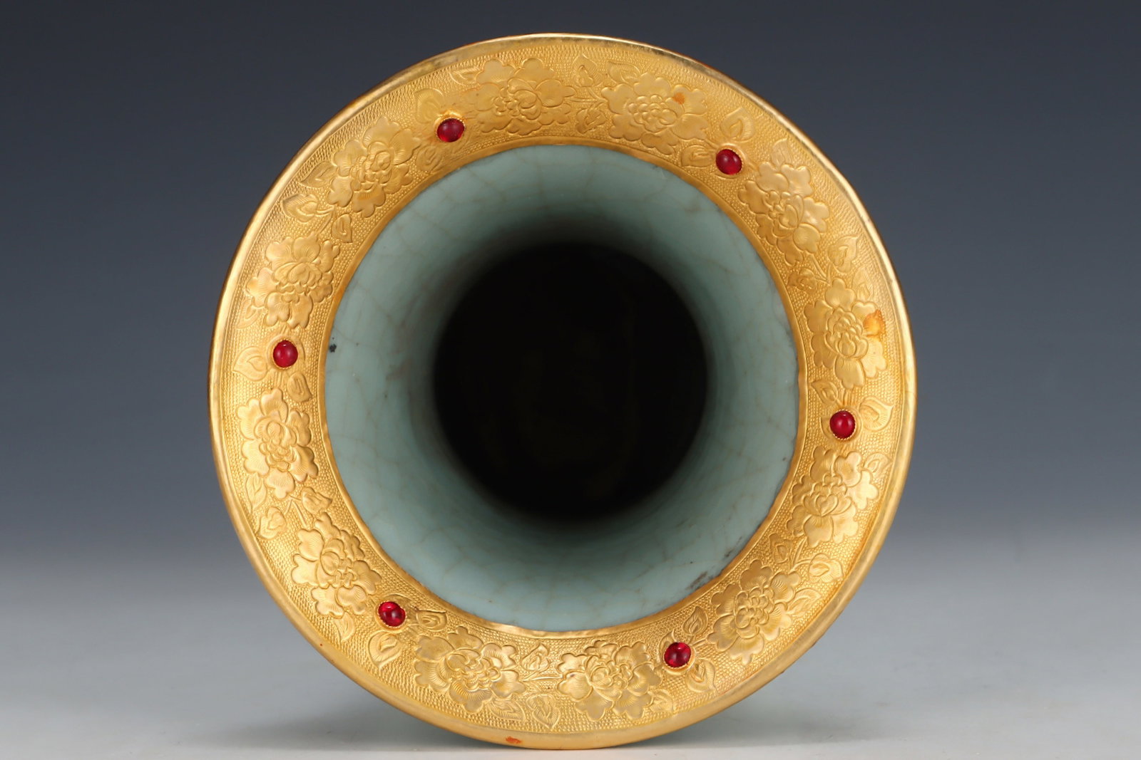 An Exquisite Guan yao Cover with Gold Flower Pattern Vase,Inlaid Gems - 6