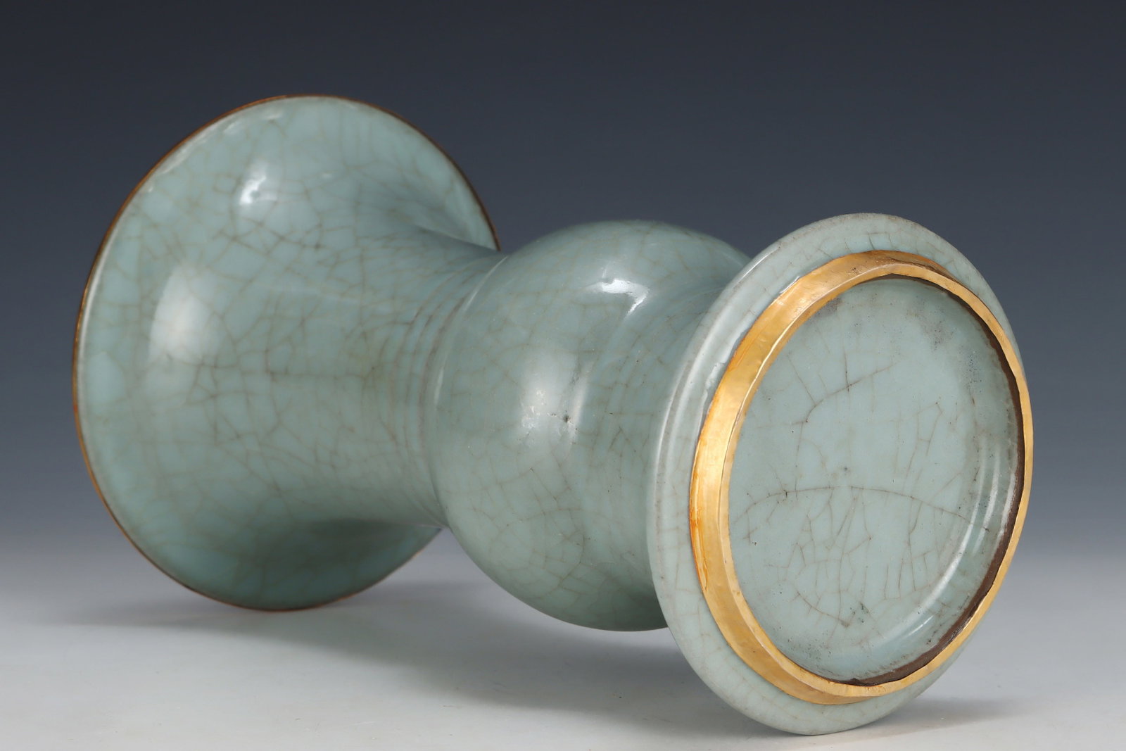 An Exquisite Guan yao Cover with Gold Flower Pattern Vase,Inlaid Gems - 7