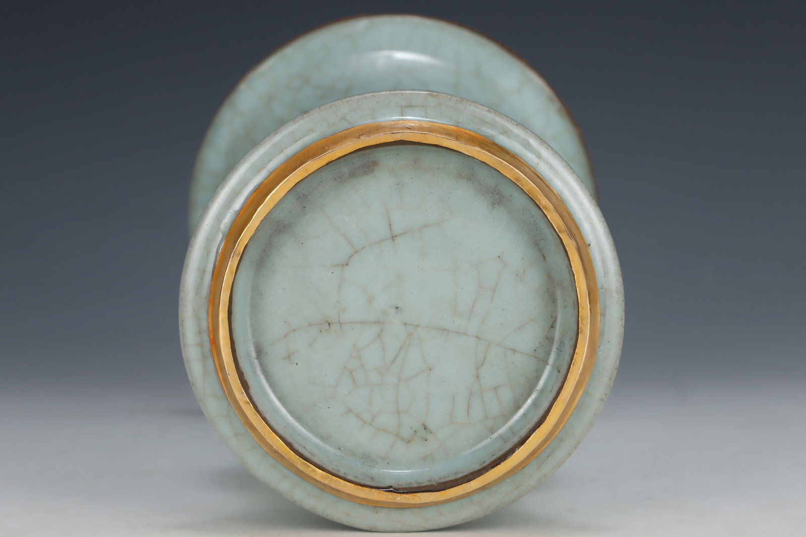 An Exquisite Guan yao Cover with Gold Flower Pattern Vase,Inlaid Gems - 8