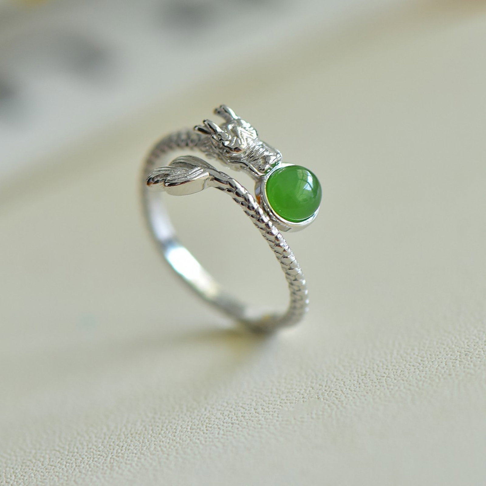 An Exquisite Sterling Silver Inlaid Jasper Ring: Estimated Value:200-400 An Exquisite Sterling Silver Inlaid Jasper Ring,Size:5mmx5mm 纯银镶碧玉戒指