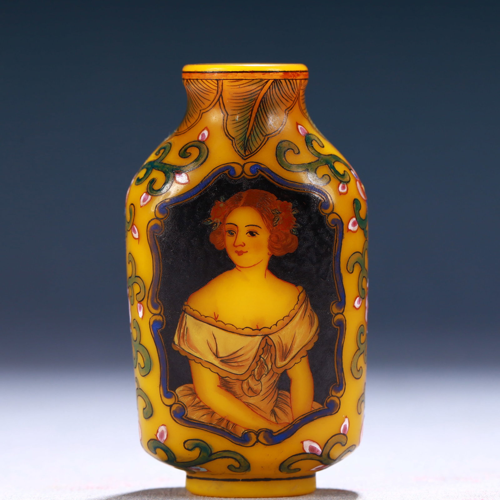An Exquisite Glass Figure Pattern Snuff Bottle - 5