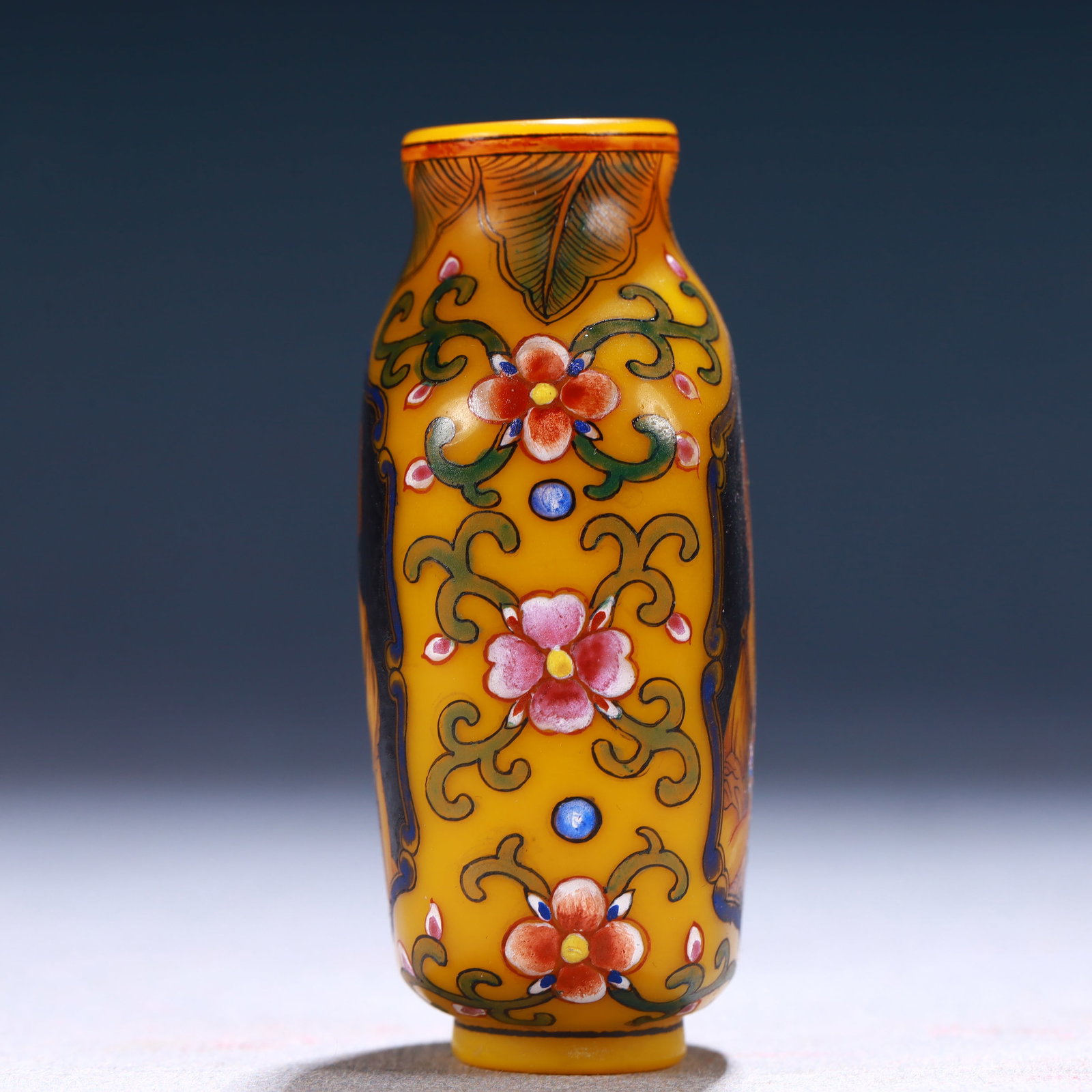 An Exquisite Glass Figure Pattern Snuff Bottle - 6