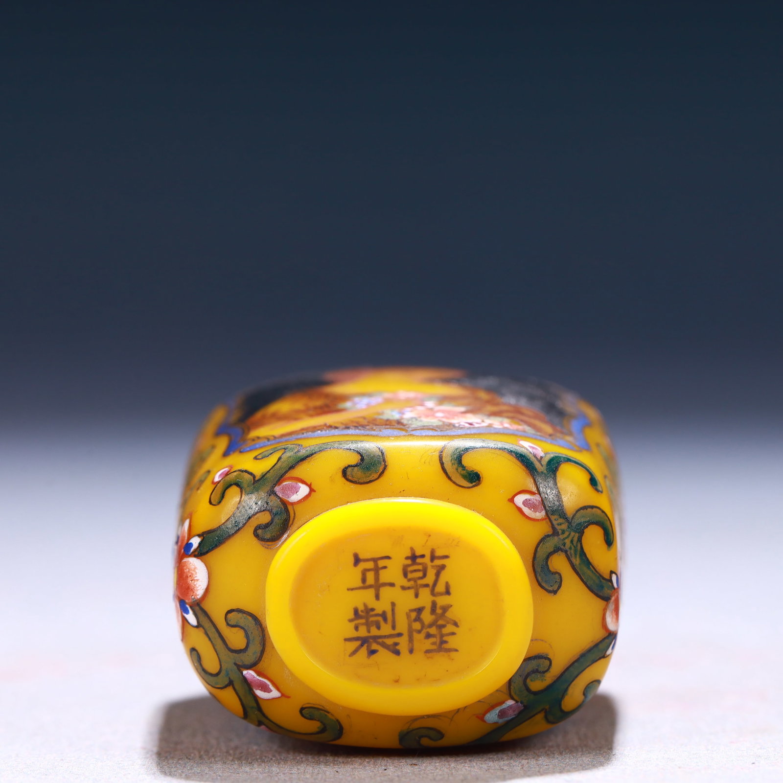 An Exquisite Glass Figure Pattern Snuff Bottle - 8