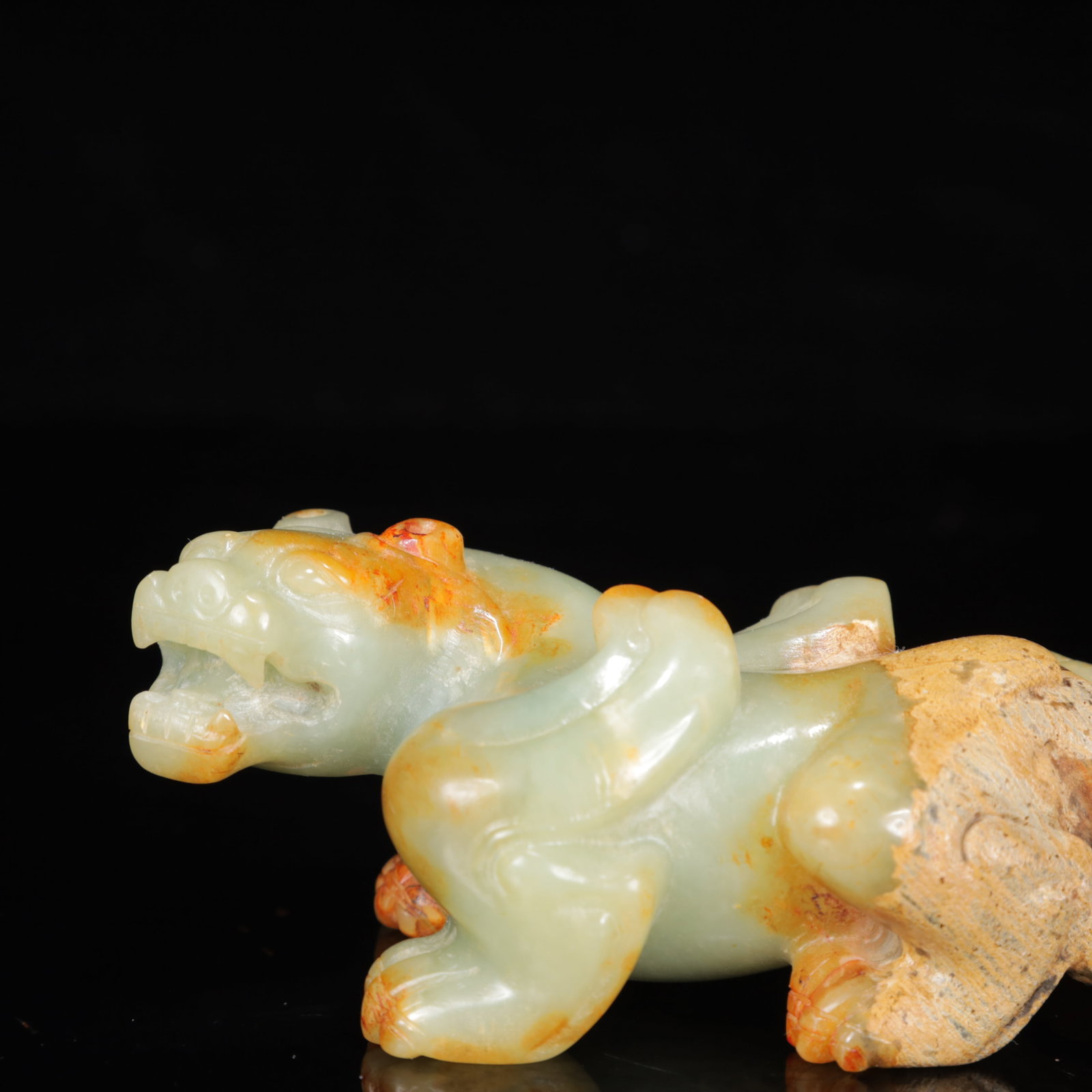 An Exquisite White Jade Lion Ornament - 2