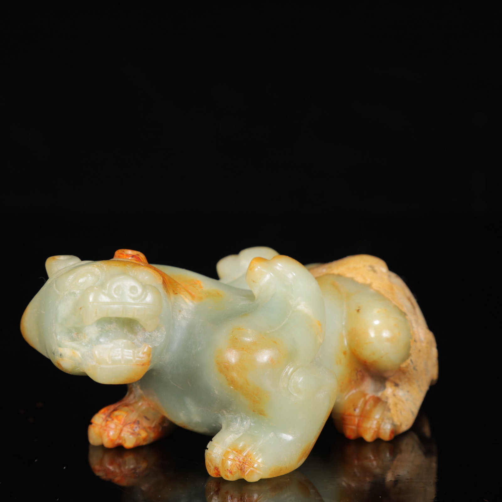An Exquisite White Jade Lion Ornament - 4