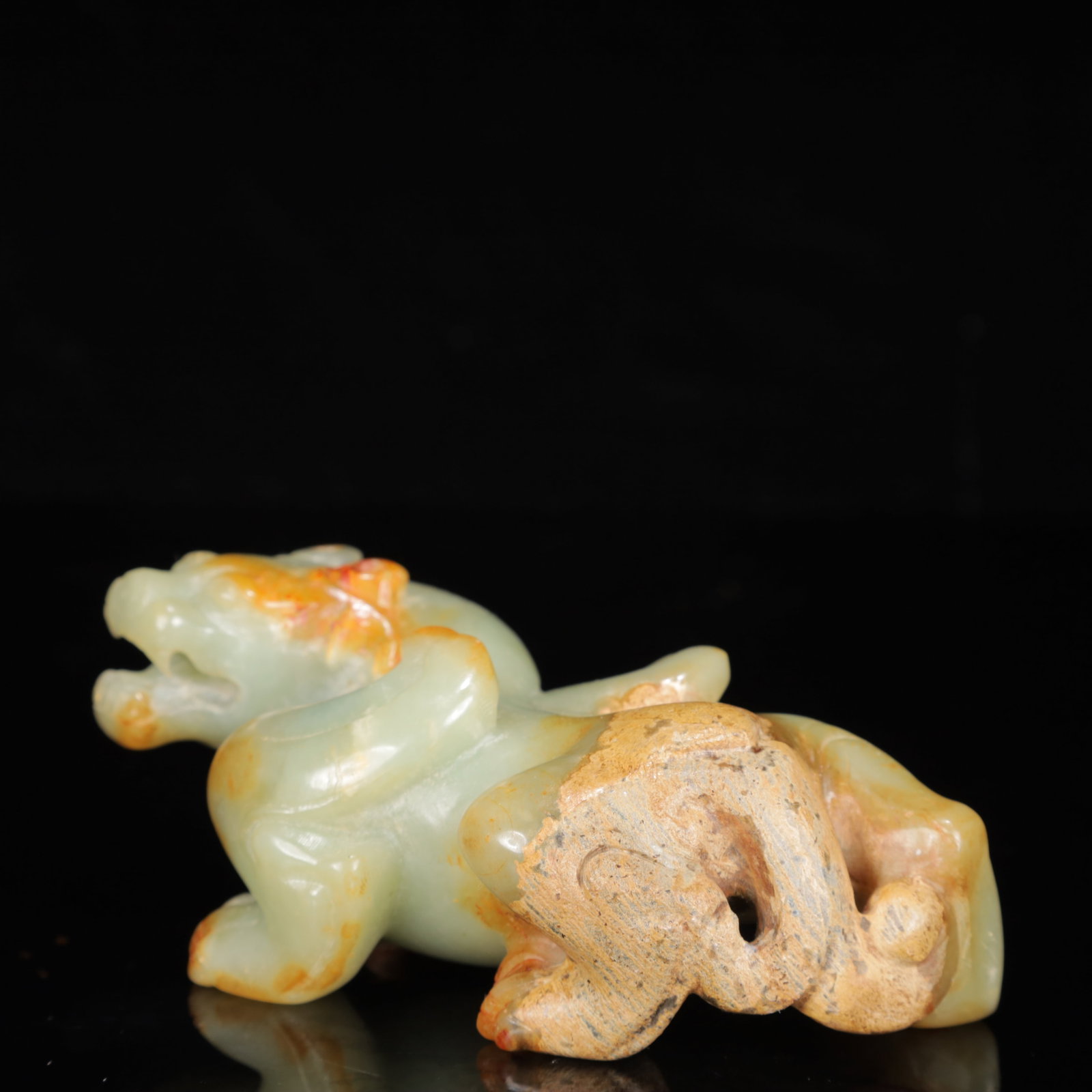 An Exquisite White Jade Lion Ornament - 9