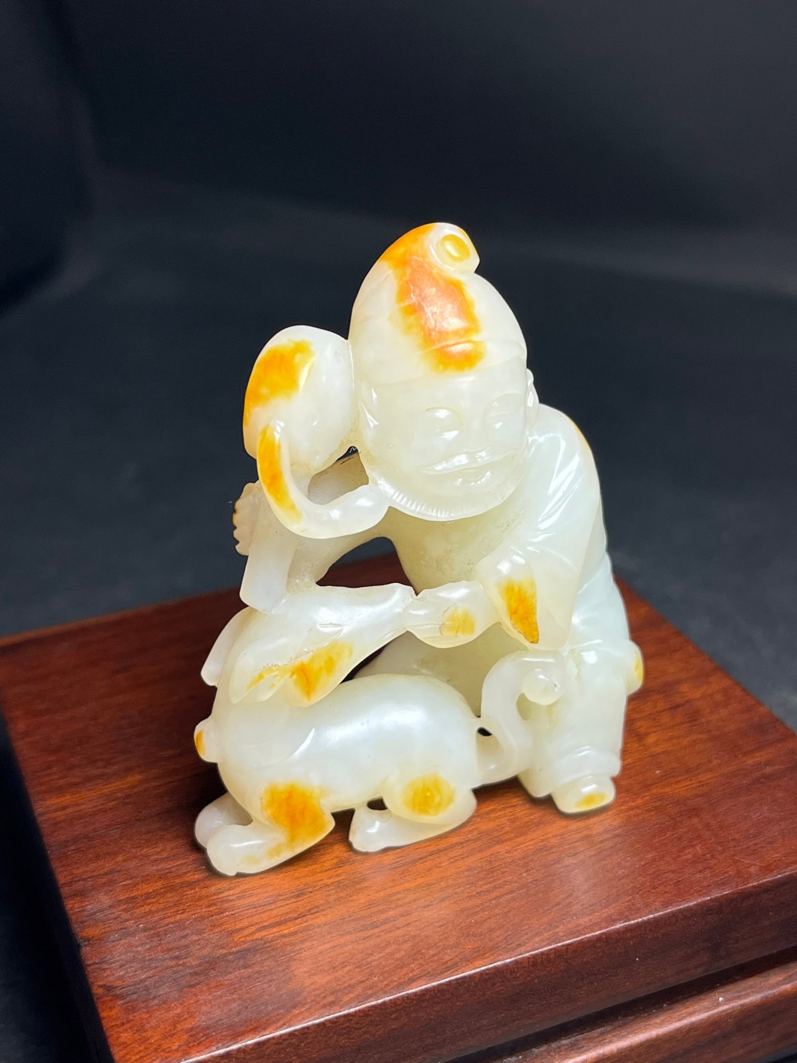 An Exquisite White Jade Figure Hand Piece - 2