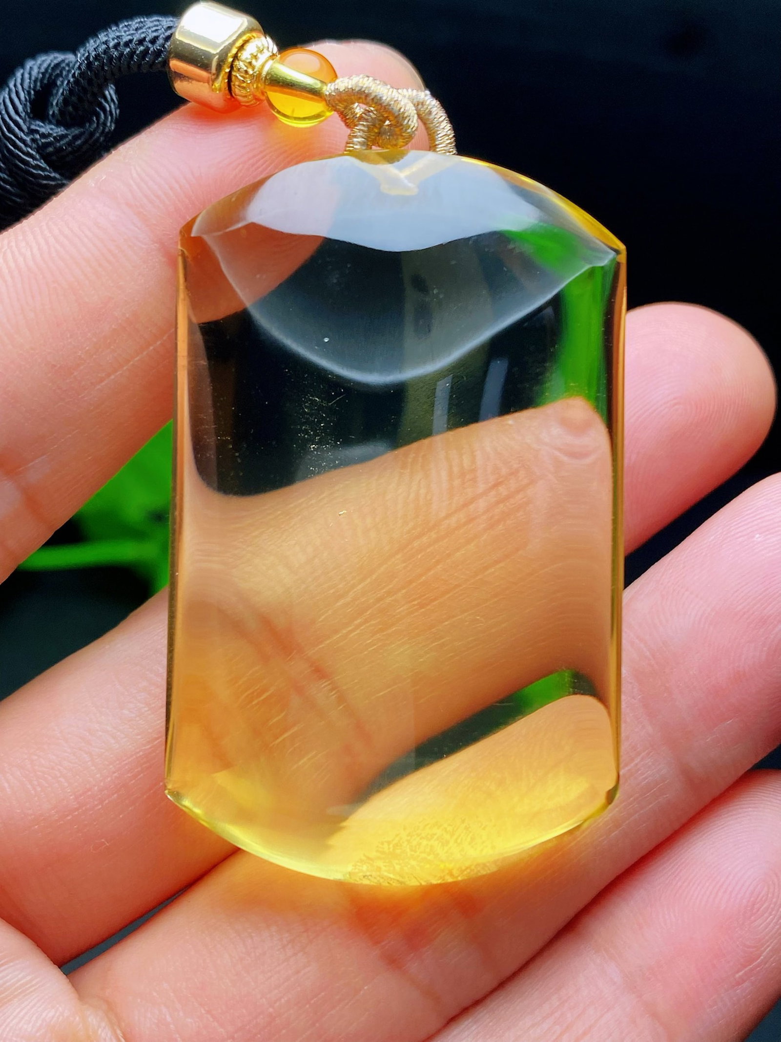 An Exquisite Crystal Pendant - 2